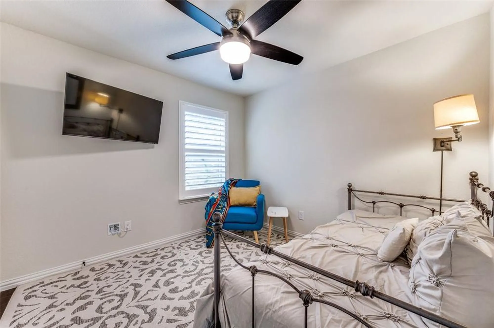 Property Slideshow image 12 of 33 | 2068 bentwater ln, Frisco, TX, 75036
