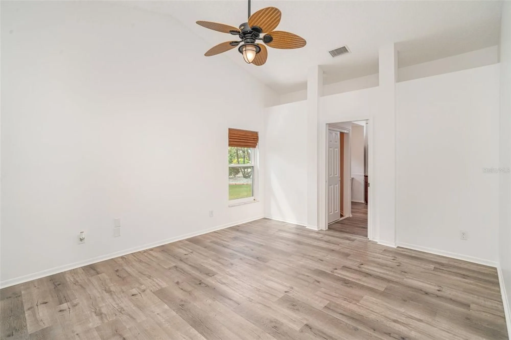 Property Slideshow image 20 of 31 | 2048 berry roberts dr, Sun City Center, FL, 33573