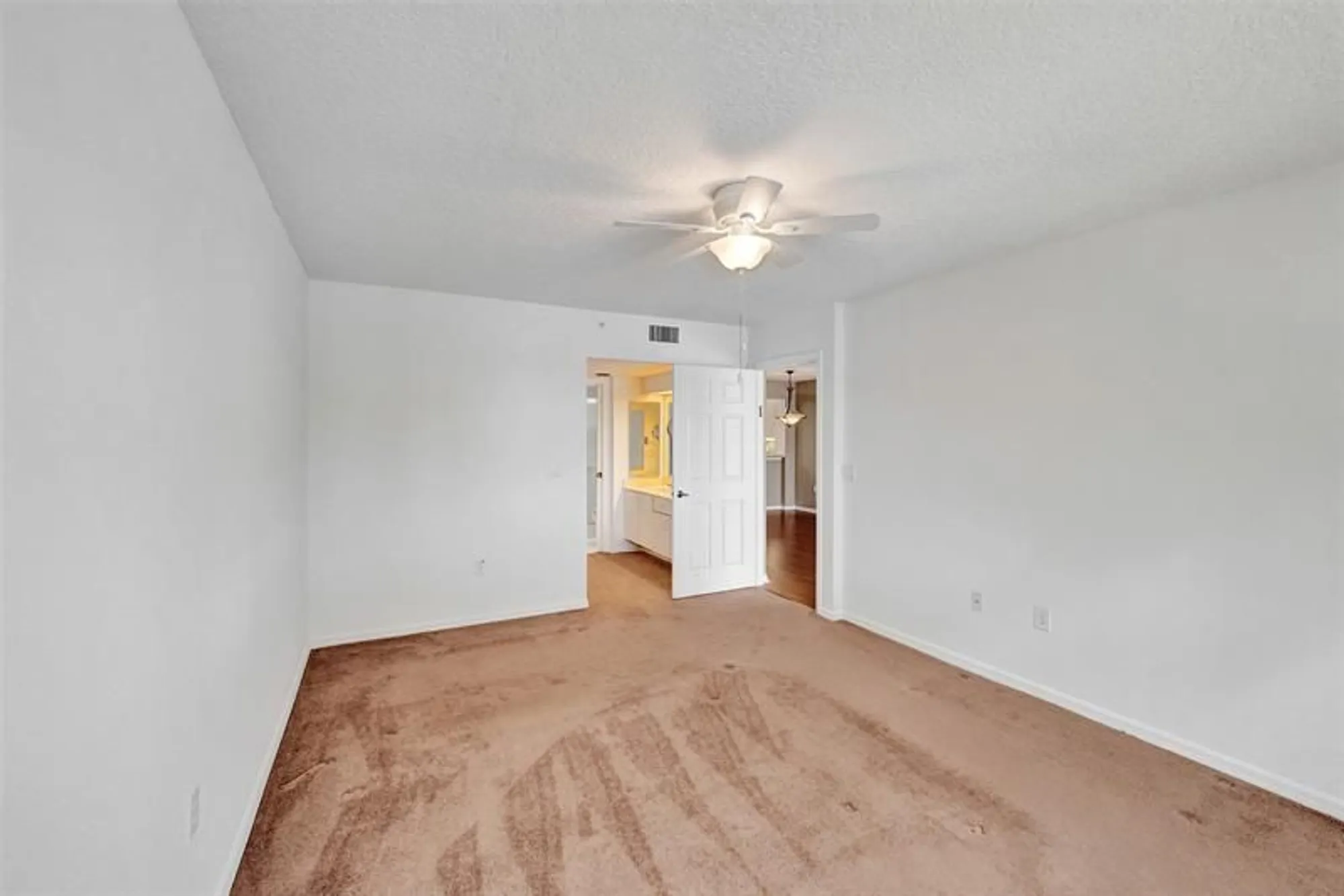 Property Slideshow image 32 of 69 | 9563 weldon cir apt d212, Fort Lauderdale, FL, 33321