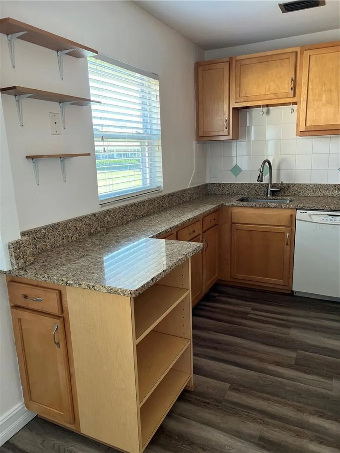 Property Slideshow image 3 of 50 | 401 dorchester pl apt 62, Sun City Center, FL, 33573