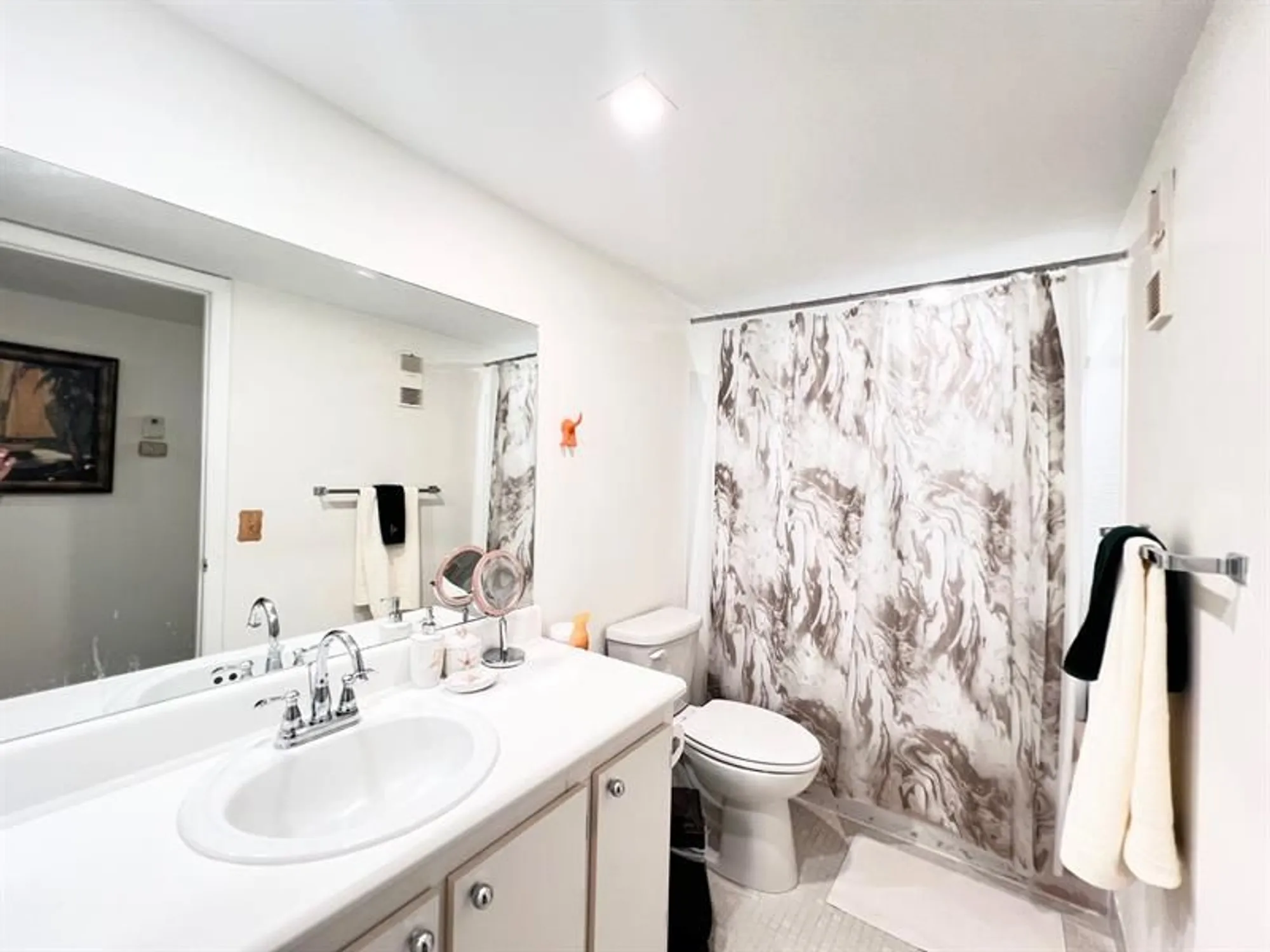 Property Slideshow image 7 of 17 | 9999 n belfort cir # 101, Tamarac, FL, 33321