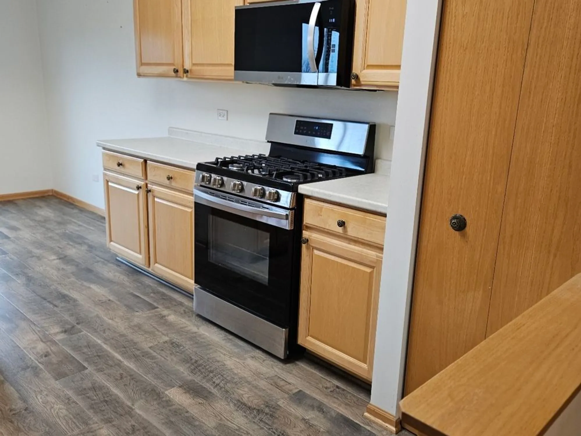 Property Slideshow image 7 of 27 | 21320 w douglas ln, Plainfield, IL, 60544