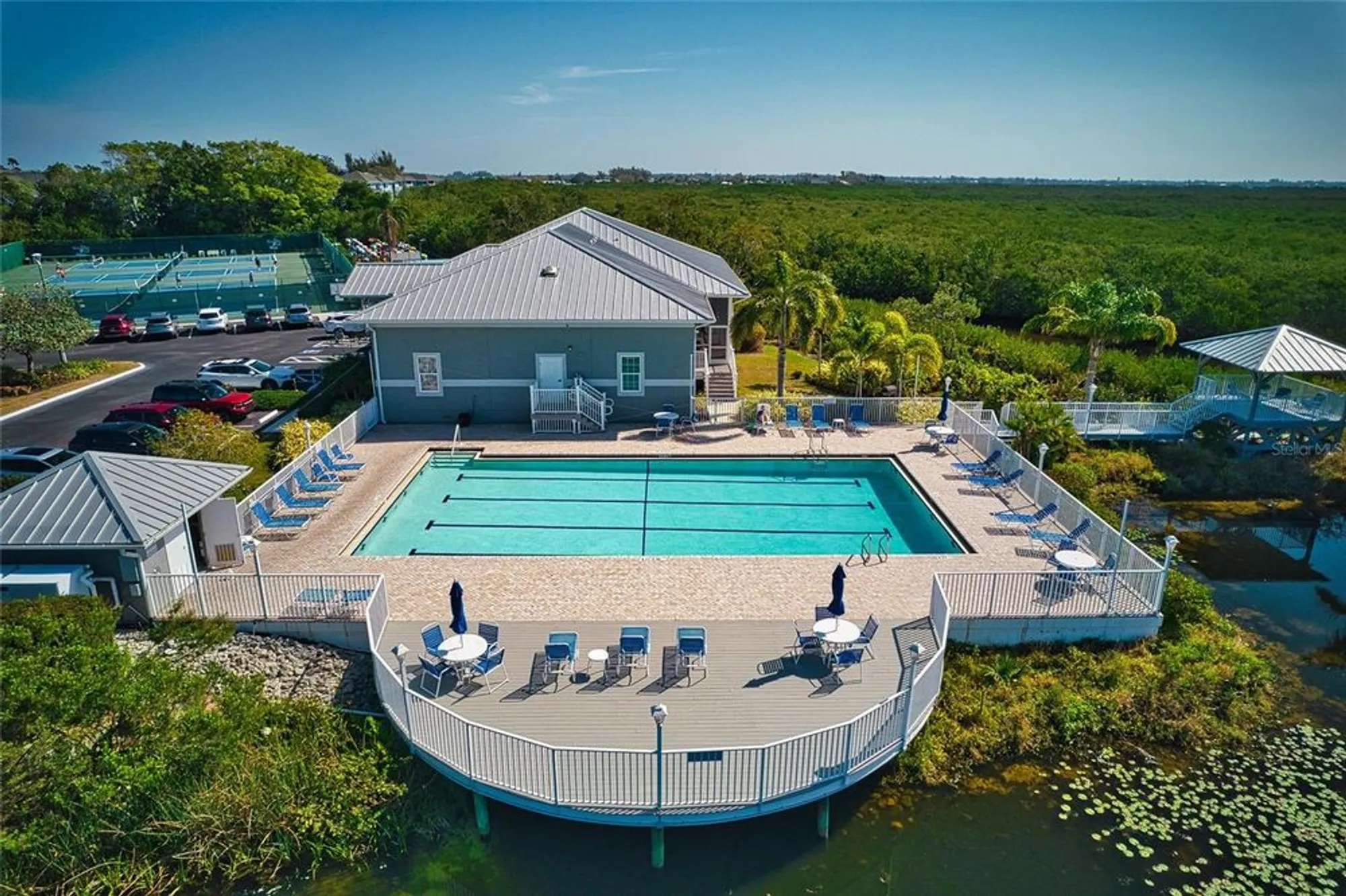 Property Slideshow image 50 of 57 | 801 waterside ln, Bradenton, FL, 34209