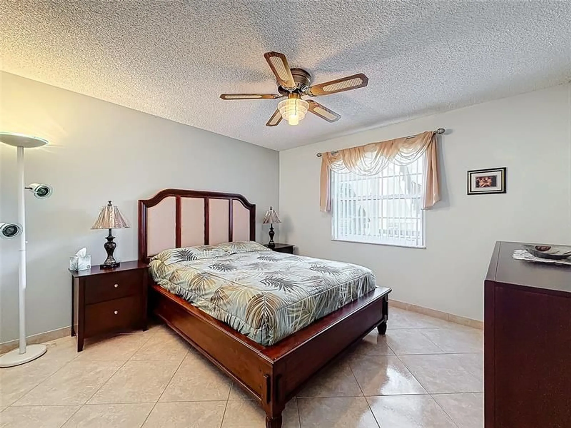 Property Slideshow image 39 of 62 | 4930 e sabal palm blvd 301, Tamarac, FL, 33319