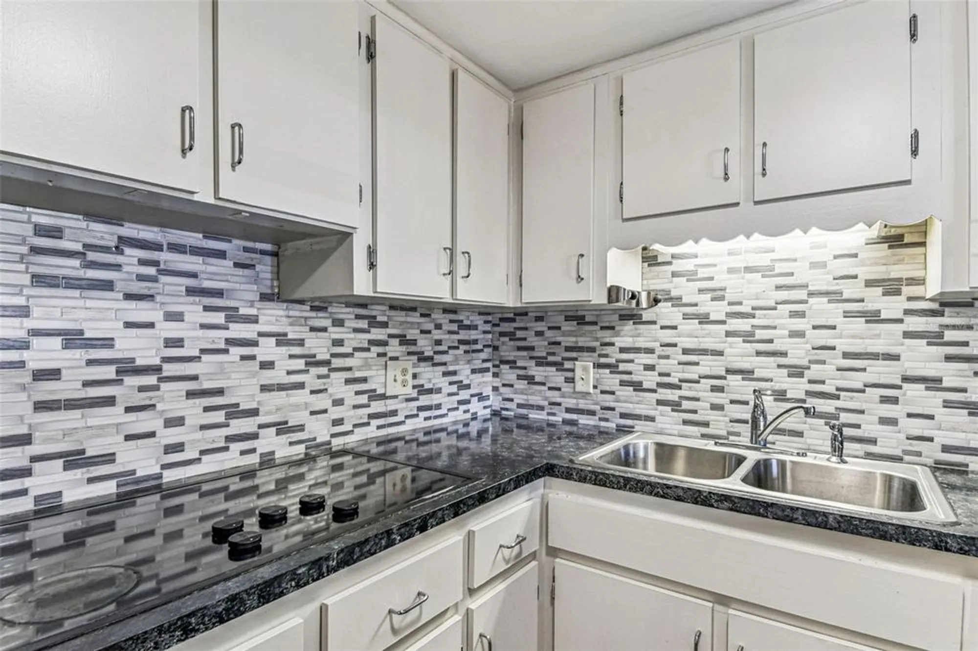 Property Slideshow image 16 of 73 | 2466 ecuadorian way apt 6, Clearwater, FL, 33763