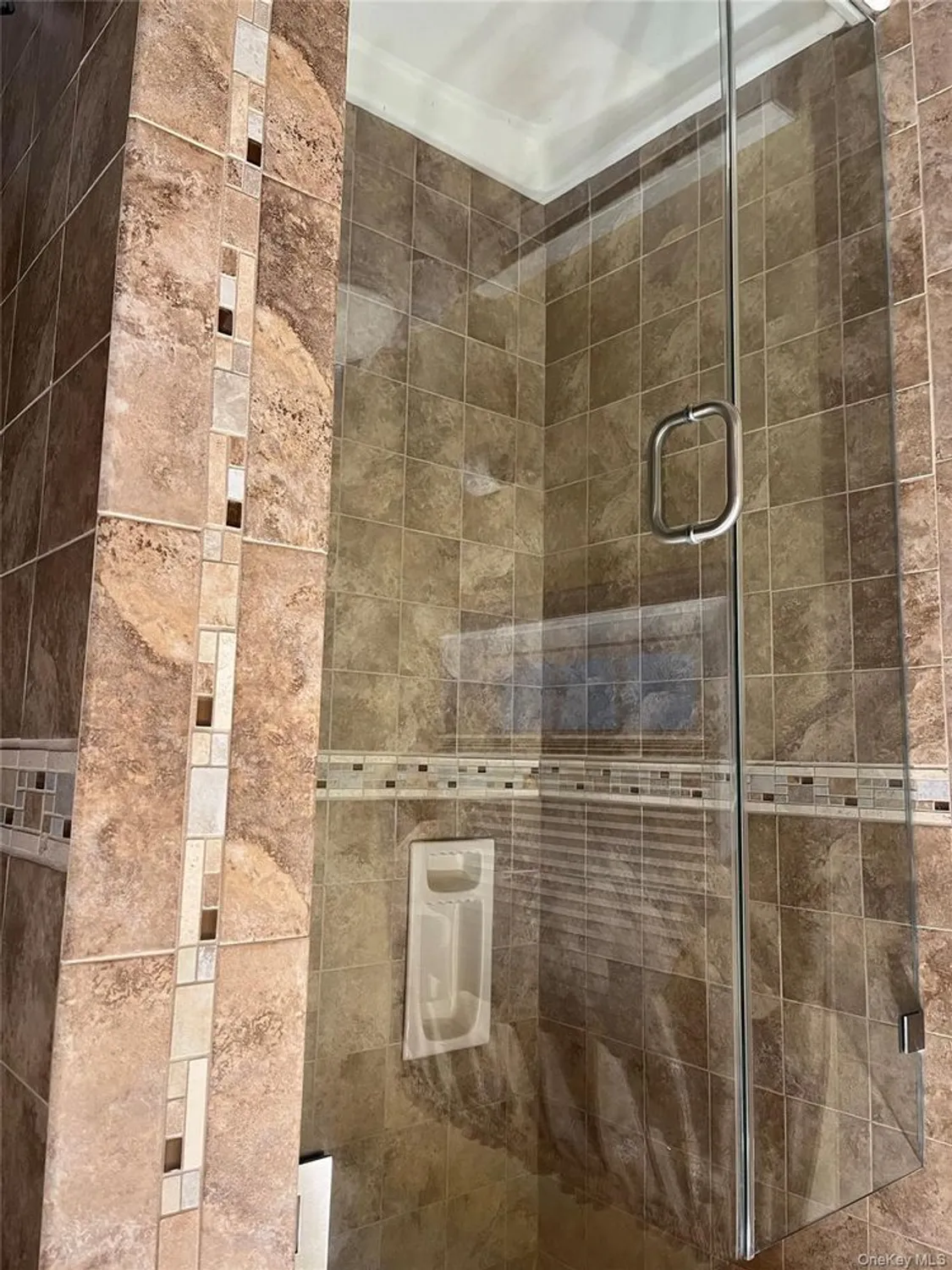 Property Slideshow image 14 of 30 | 194 canterbury dr, Ridge, NY, 11961