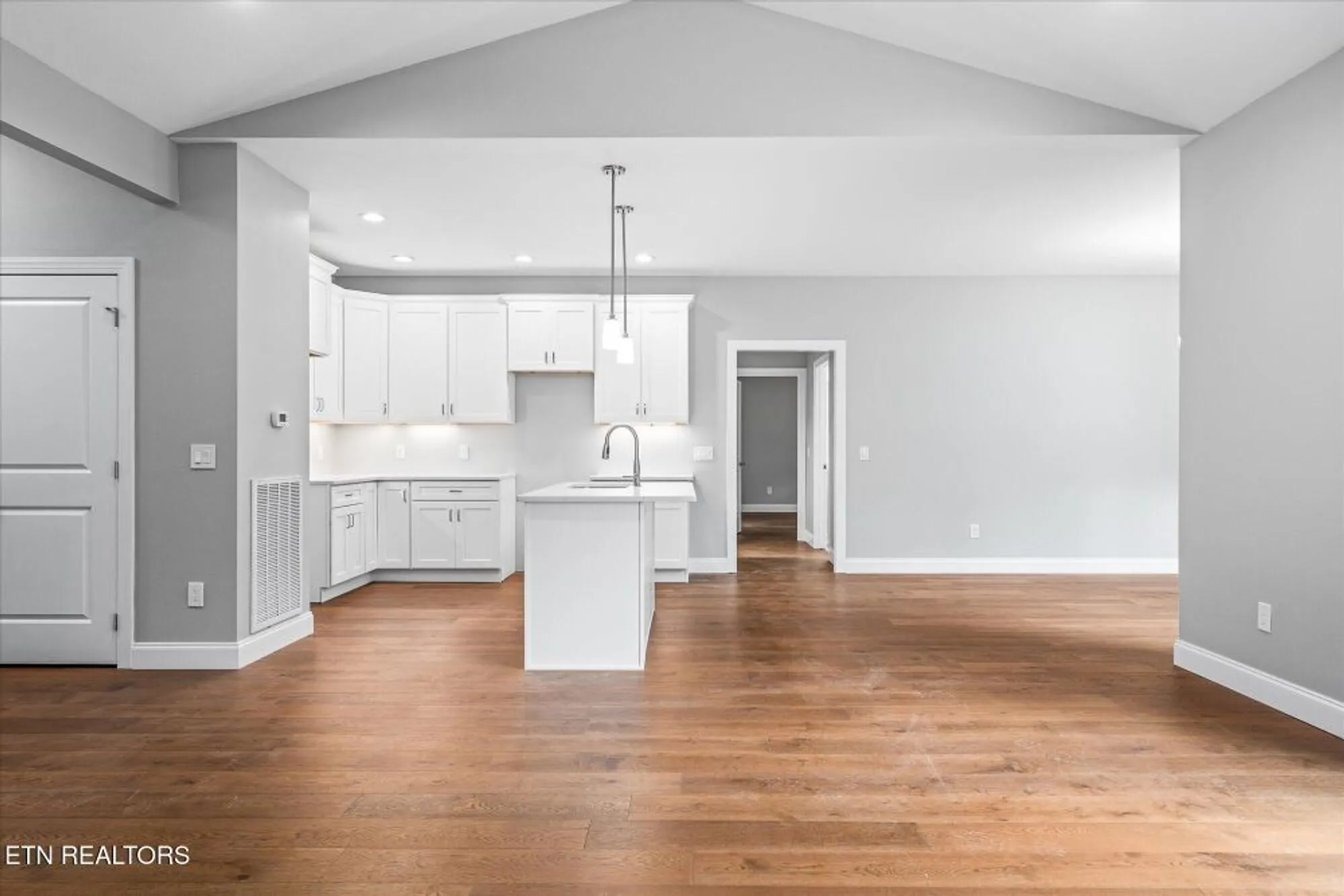 Property Slideshow image 11 of 43 | 145 lakeside dr, Crossville, TN, 38558