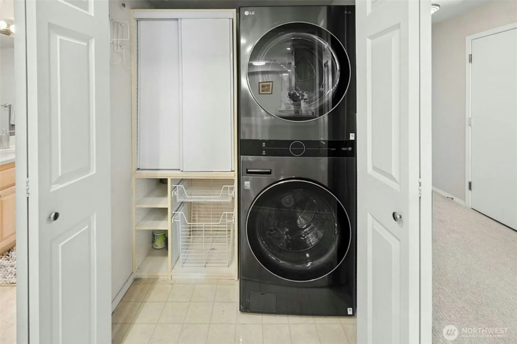 Property Slideshow image 22 of 31 | 22535 se highland cir 206, Issaquah, WA, 98029