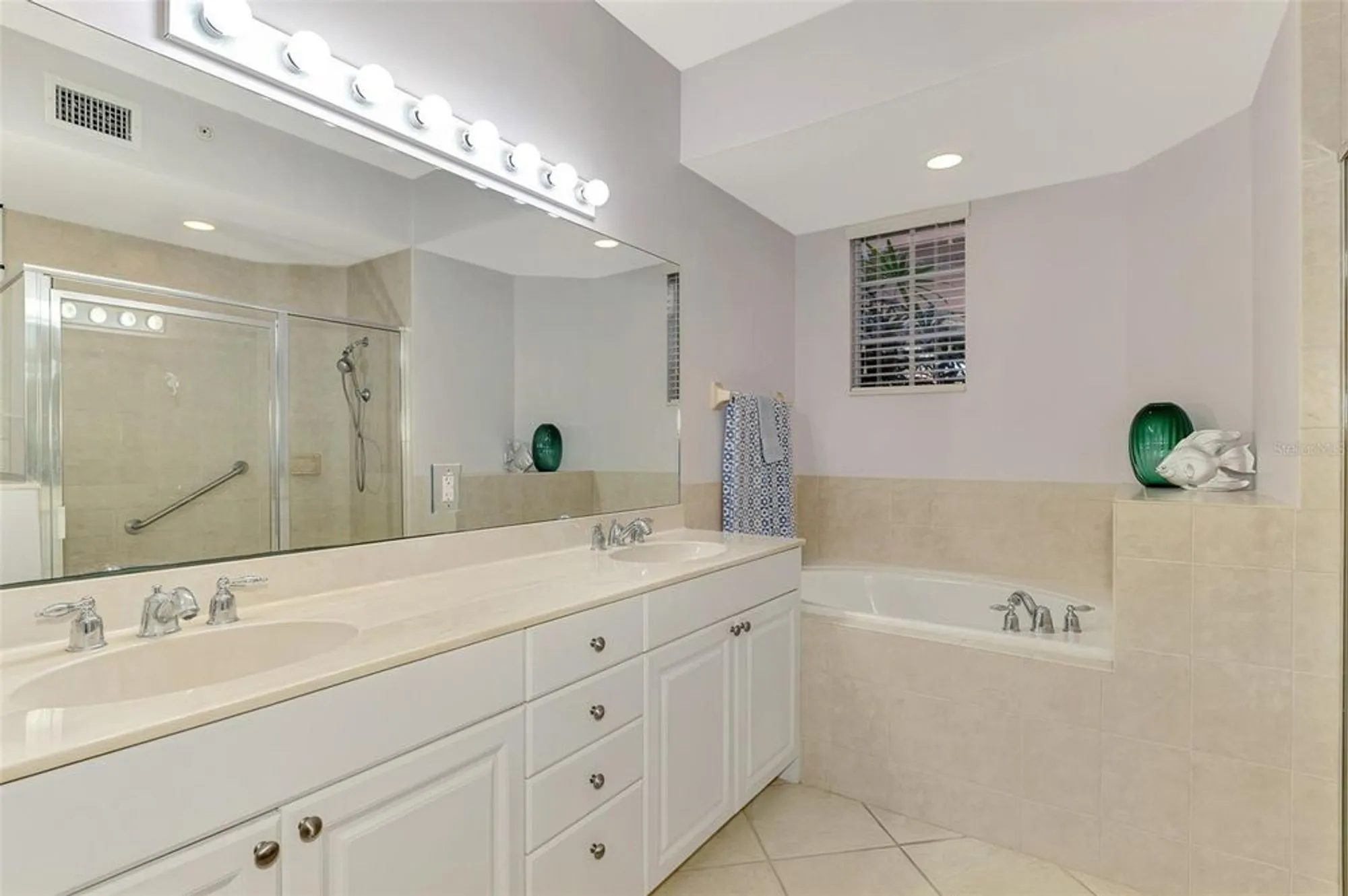 Property Slideshow image 30 of 82 | 4692 club dr # 101, Port Charlotte, FL, 33953