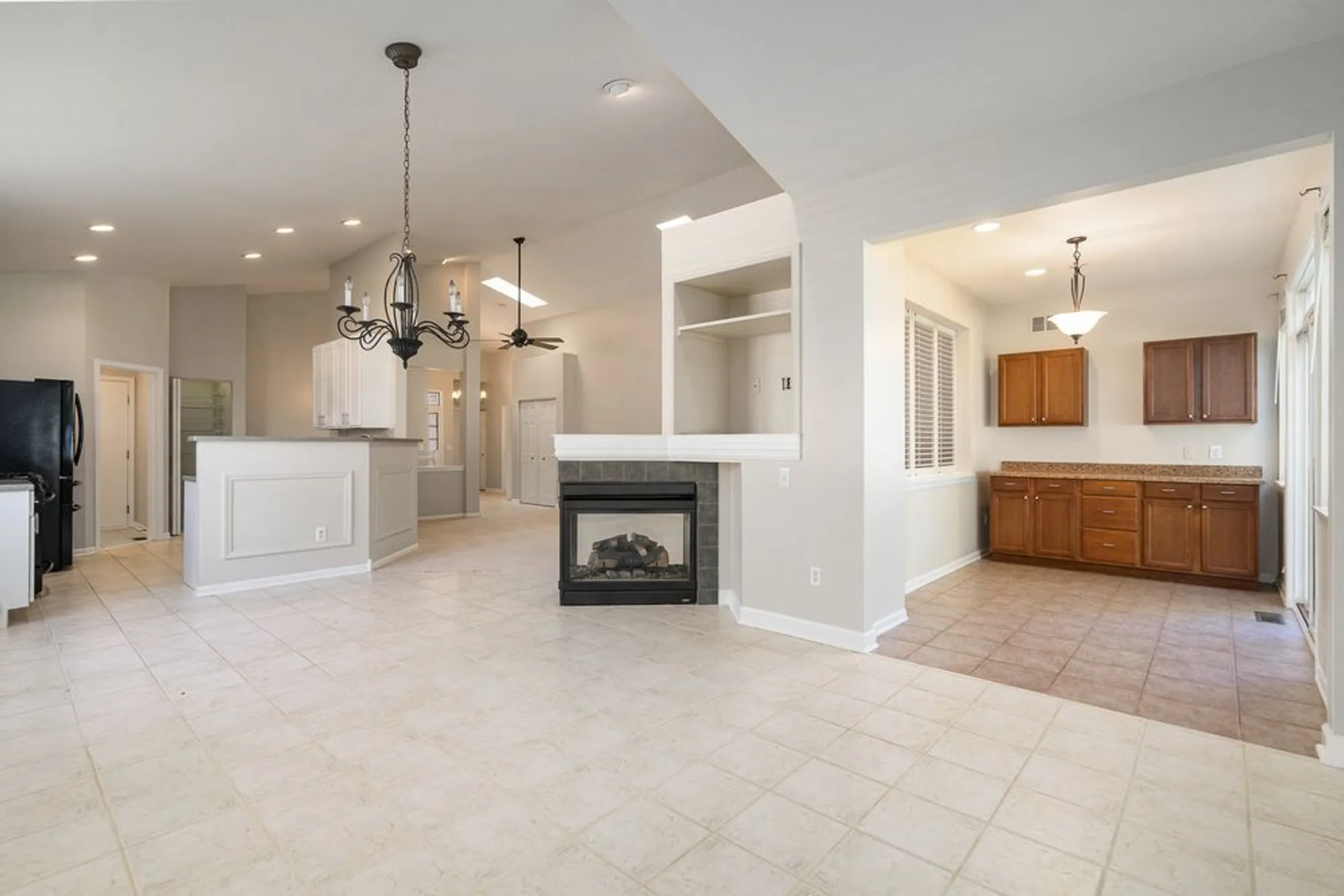 Property Slideshow image 2 of 39 | 1611 benzie cir, Romeoville, IL, 60446