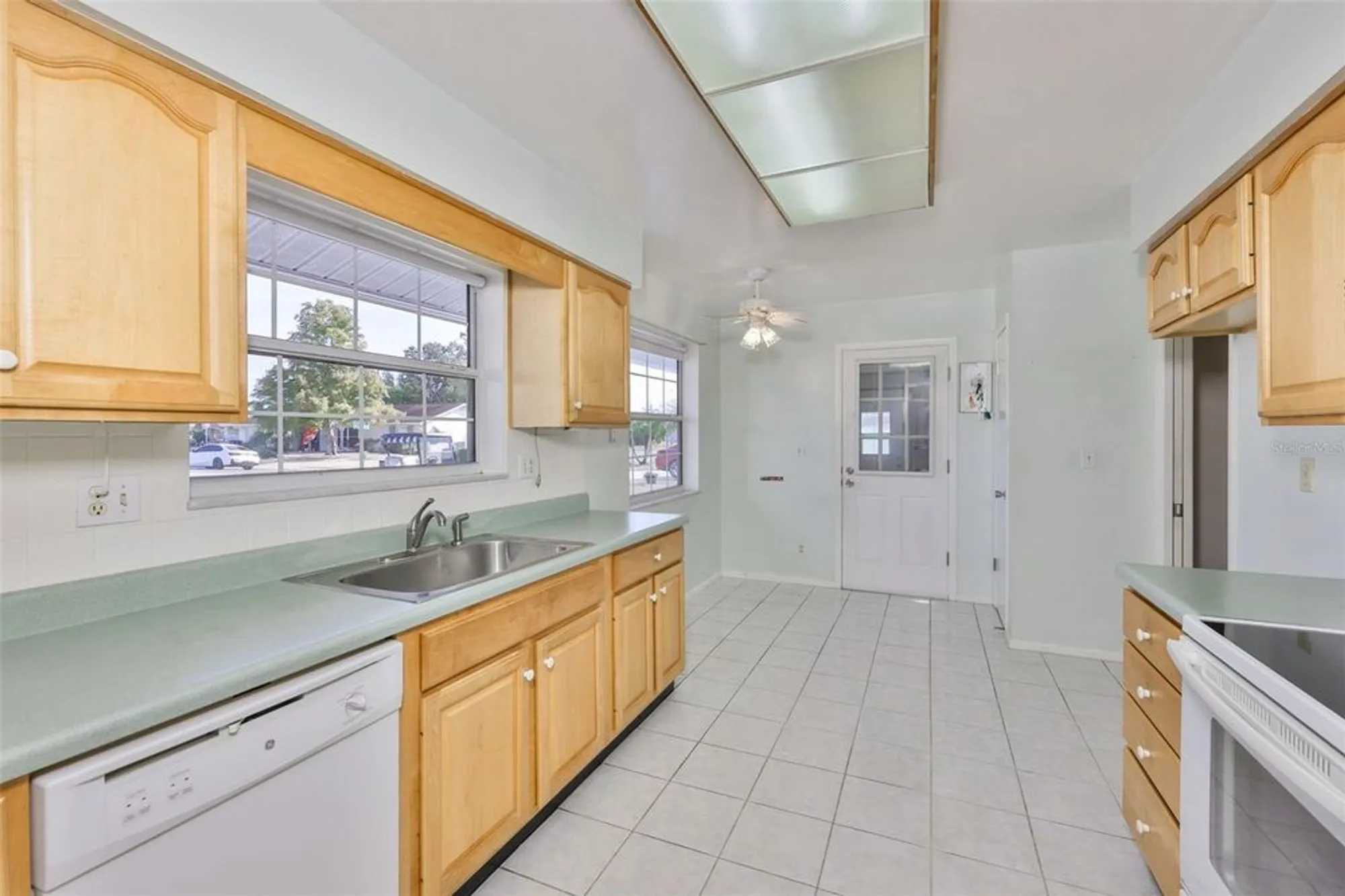 Property Slideshow image 32 of 63 | 1502 desert hills dr, Sun City Center, FL, 33573