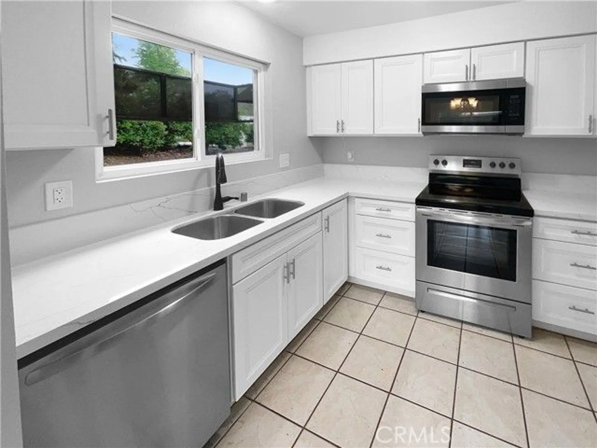 Property Slideshow image 4 of 19 | 4402 chickadee way, Oceanside, CA, 92057