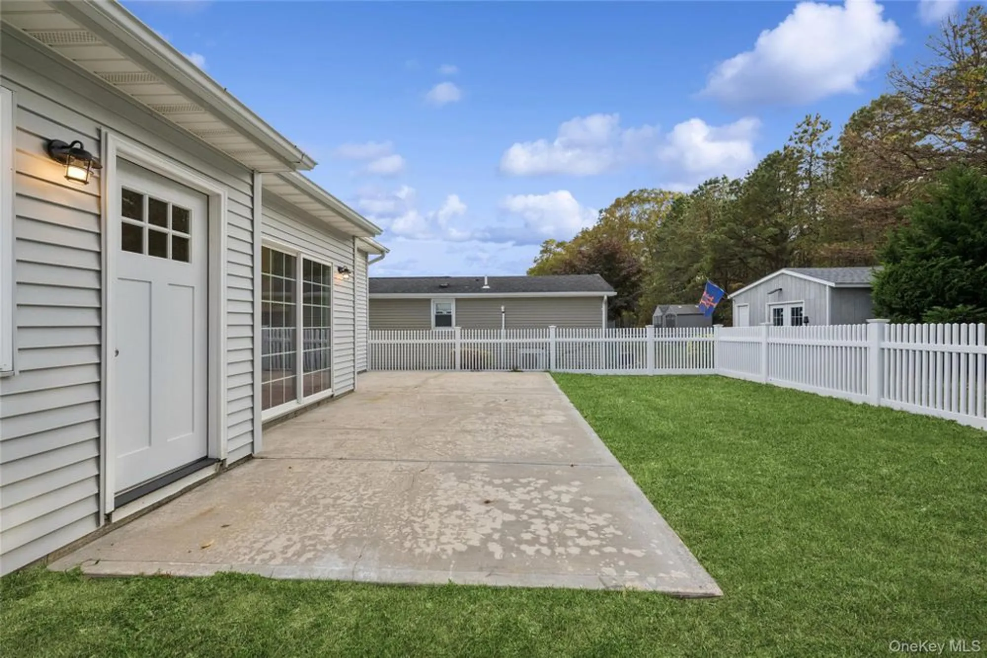 Property Slideshow image 19 of 28 | 99 village cir, Manorville, NY, 11949