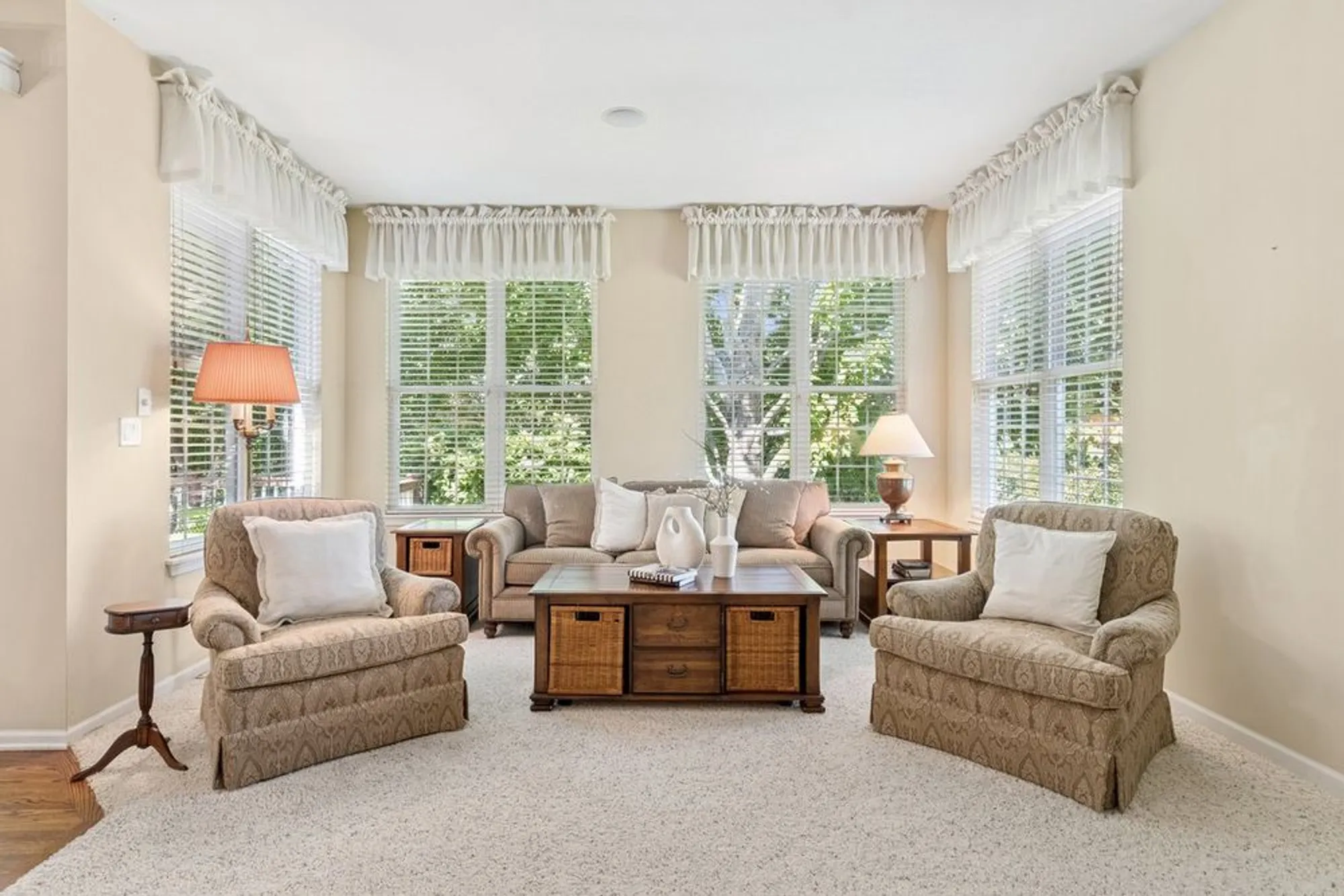 Property Slideshow image 14 of 40 | 1504 mansfield dr, Aurora, IL, 60502