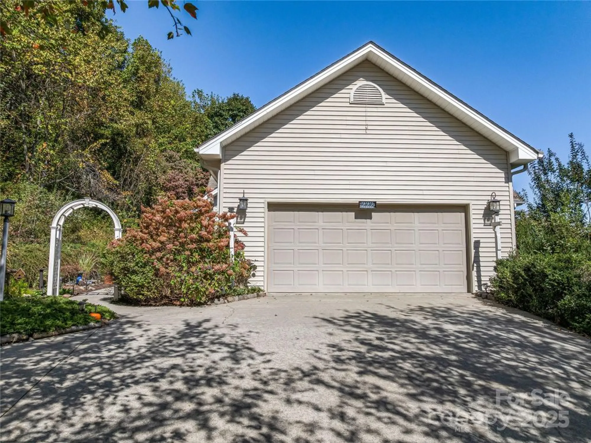 Property Slideshow image 3 of 48 | 222 bay laurel ln, Hendersonville, NC, 28791