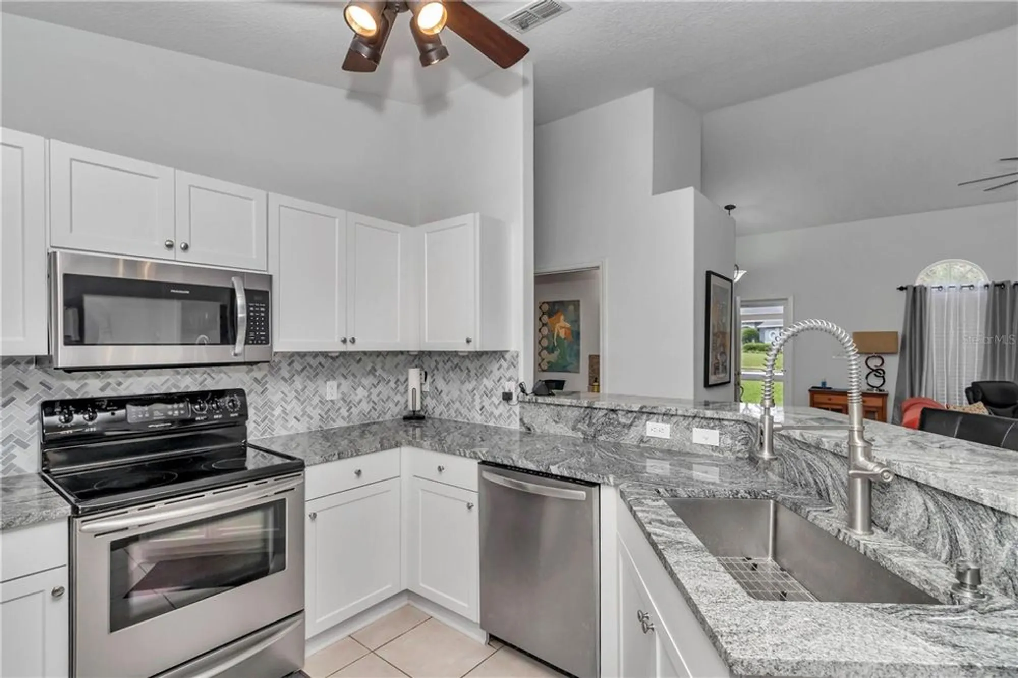 Property Slideshow image 5 of 43 | 5556 grove mnr, Lady Lake, FL, 32159