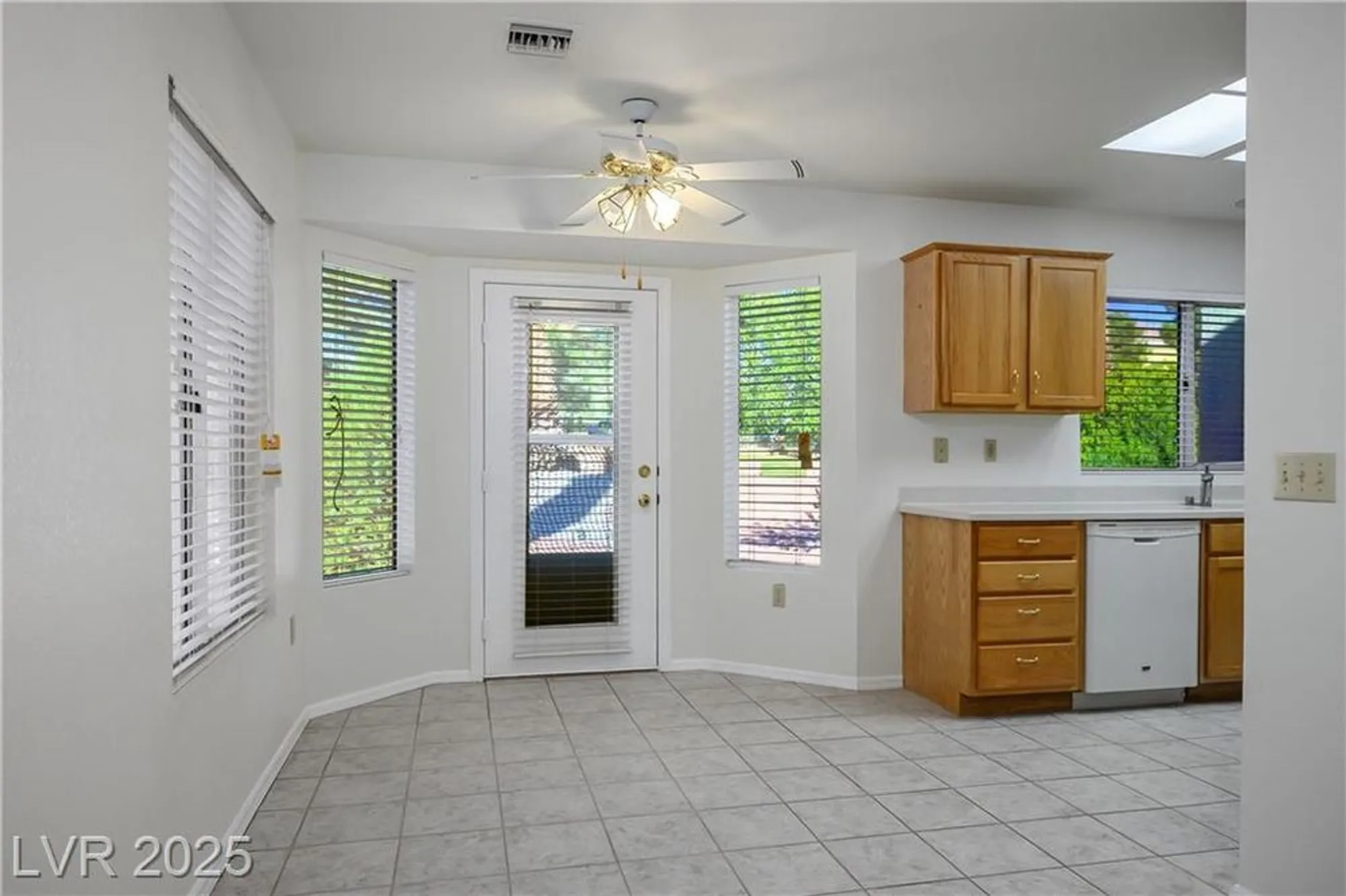 Property Slideshow image 11 of 27 | 2413 totem pole ct, Las Vegas, NV, 89134
