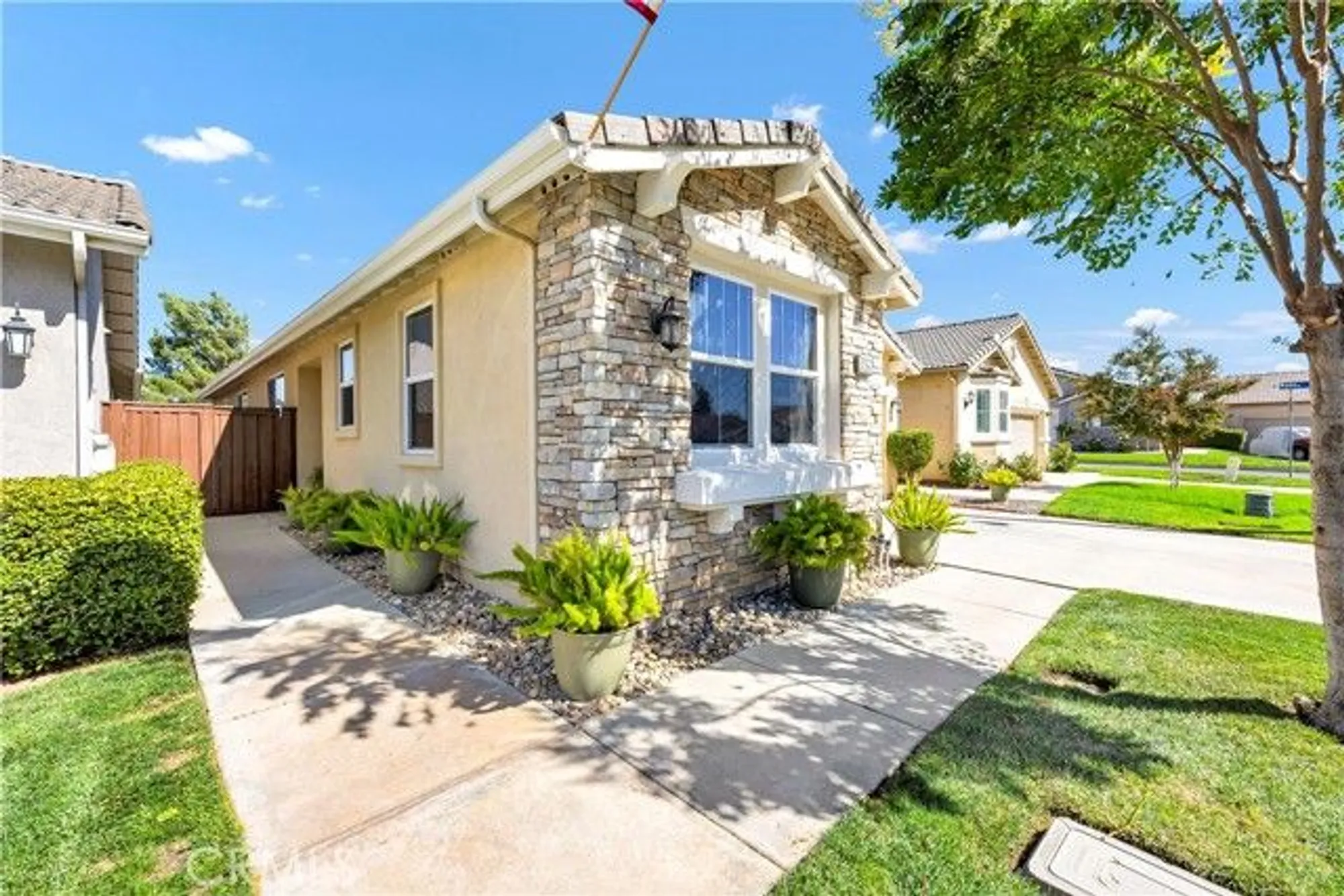 Property Slideshow image 3 of 59 | 126 mayfair ln, Hemet, CA, 92545