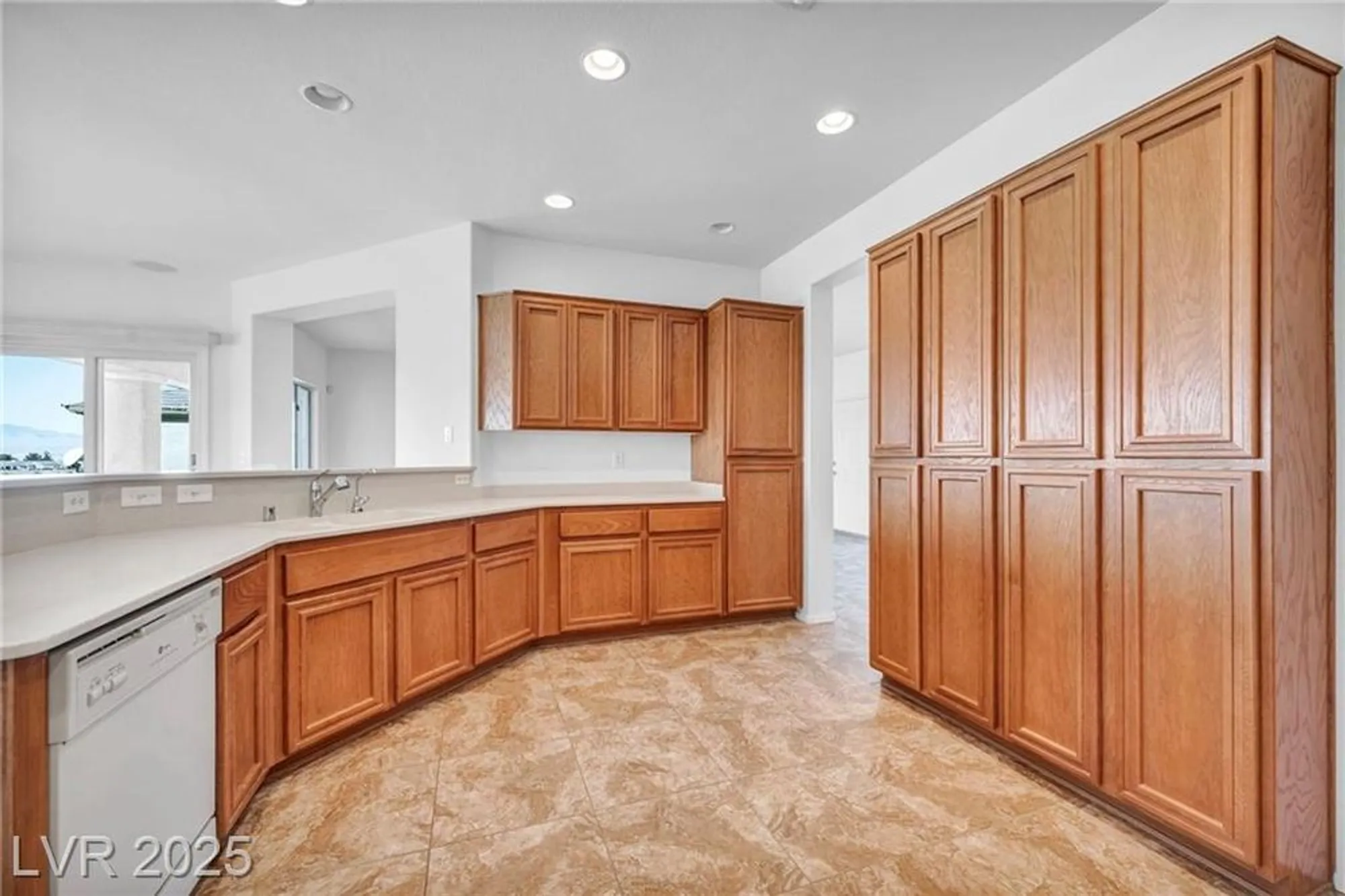 Property Slideshow image 19 of 71 | 2567 evening sky dr, Henderson, NV, 89052