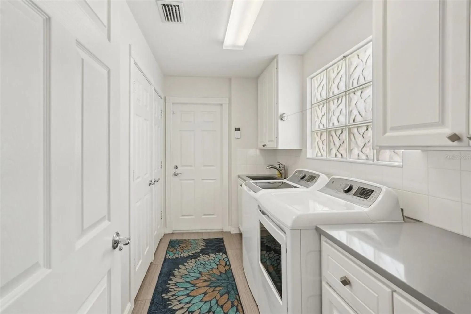 Property Slideshow image 15 of 74 | 7632 quinto dr, Sarasota, FL, 34238