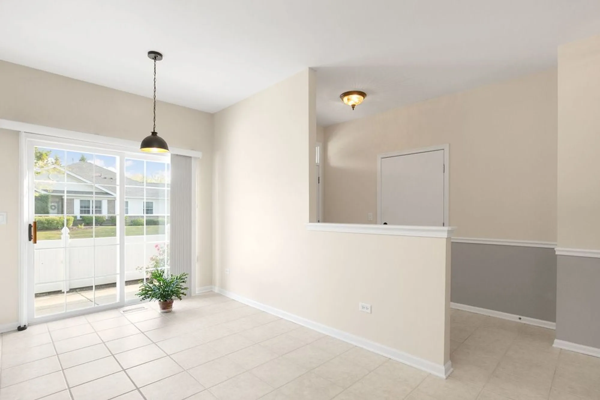 Property Slideshow image 10 of 32 | 272 enfield ln, Grayslake, IL, 60030