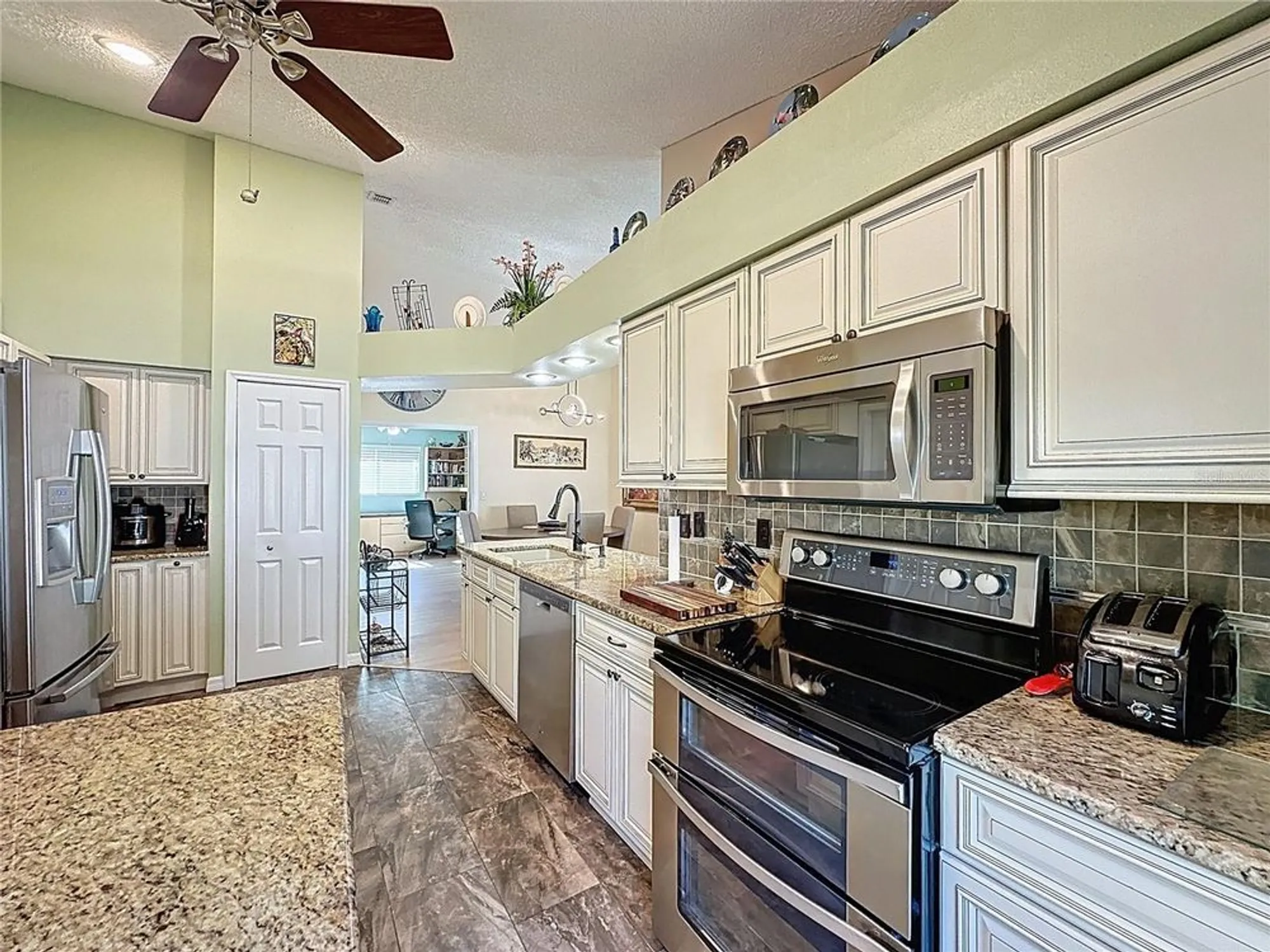 Property Slideshow image 22 of 78 | 3906 doune way, Clermont, FL, 34711