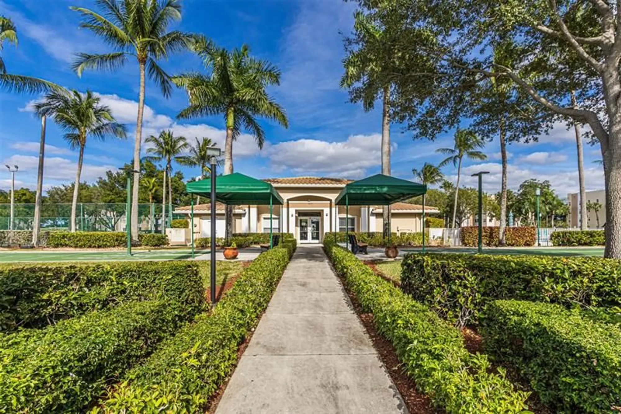 Property Slideshow image 25 of 33 | 9539 weldon cir f201, Tamarac, FL, 33321