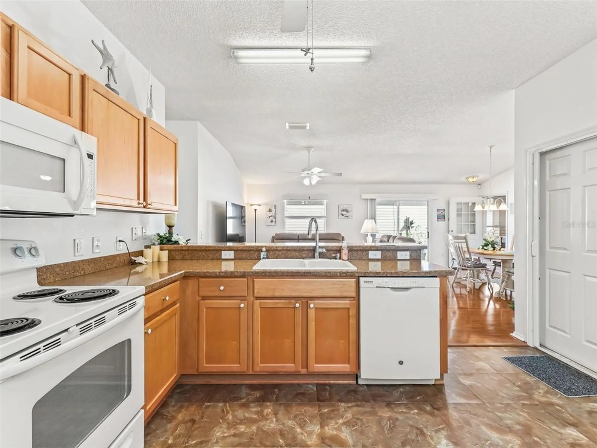 Property Slideshow image 15 of 32 | 408 rose croft ter, The Villages, FL, 32162