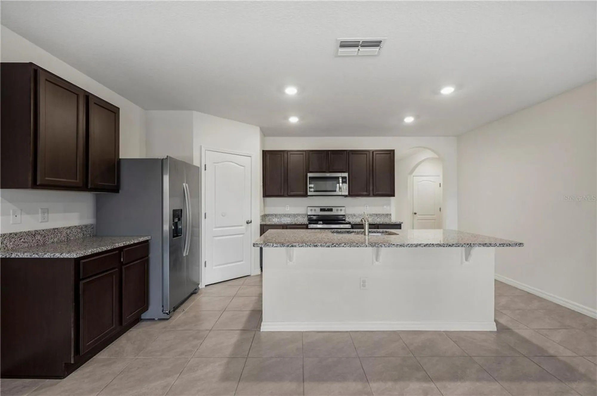 Property Slideshow image 19 of 41 | 2719 grandbury grove rd, Lakeland, FL, 33811