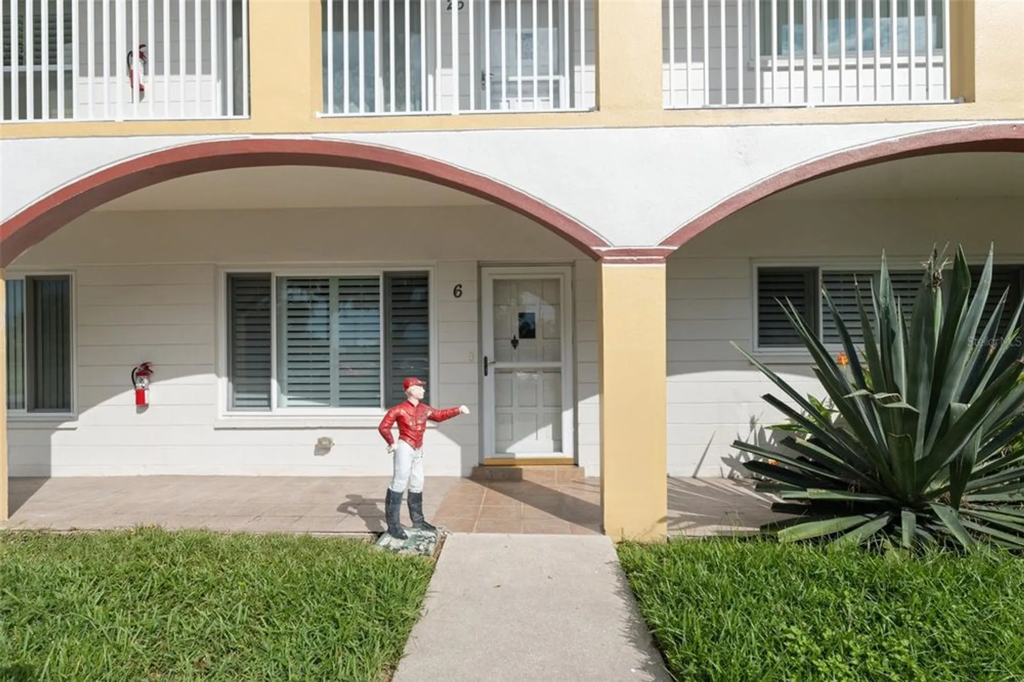 Property Slideshow image 4 of 31 | 2430 florentine way 6, Clearwater, FL, 33763