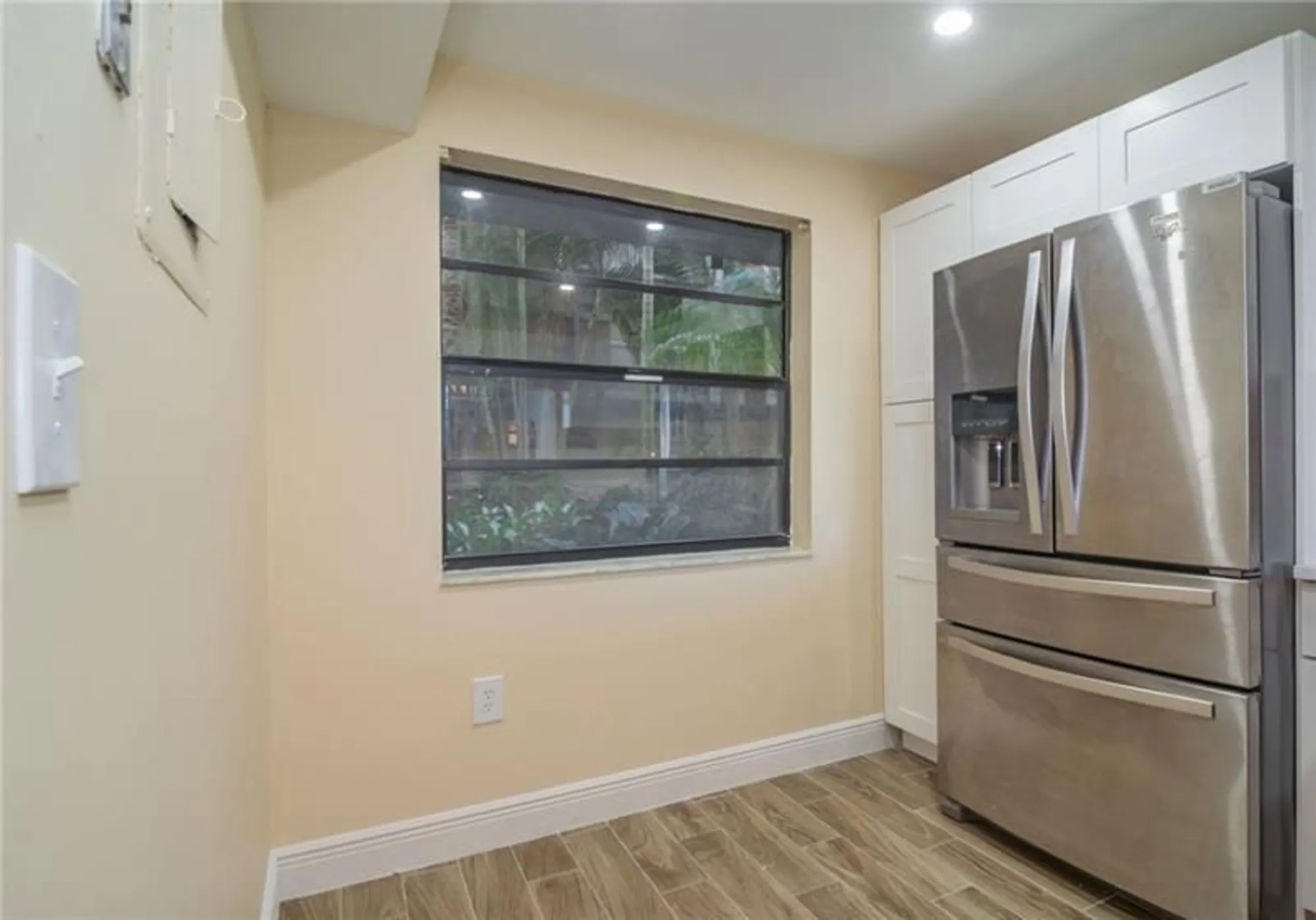 Property Slideshow image 5 of 31 | 1100 colony point cir apt 105, Pembroke Pines, FL, 33026