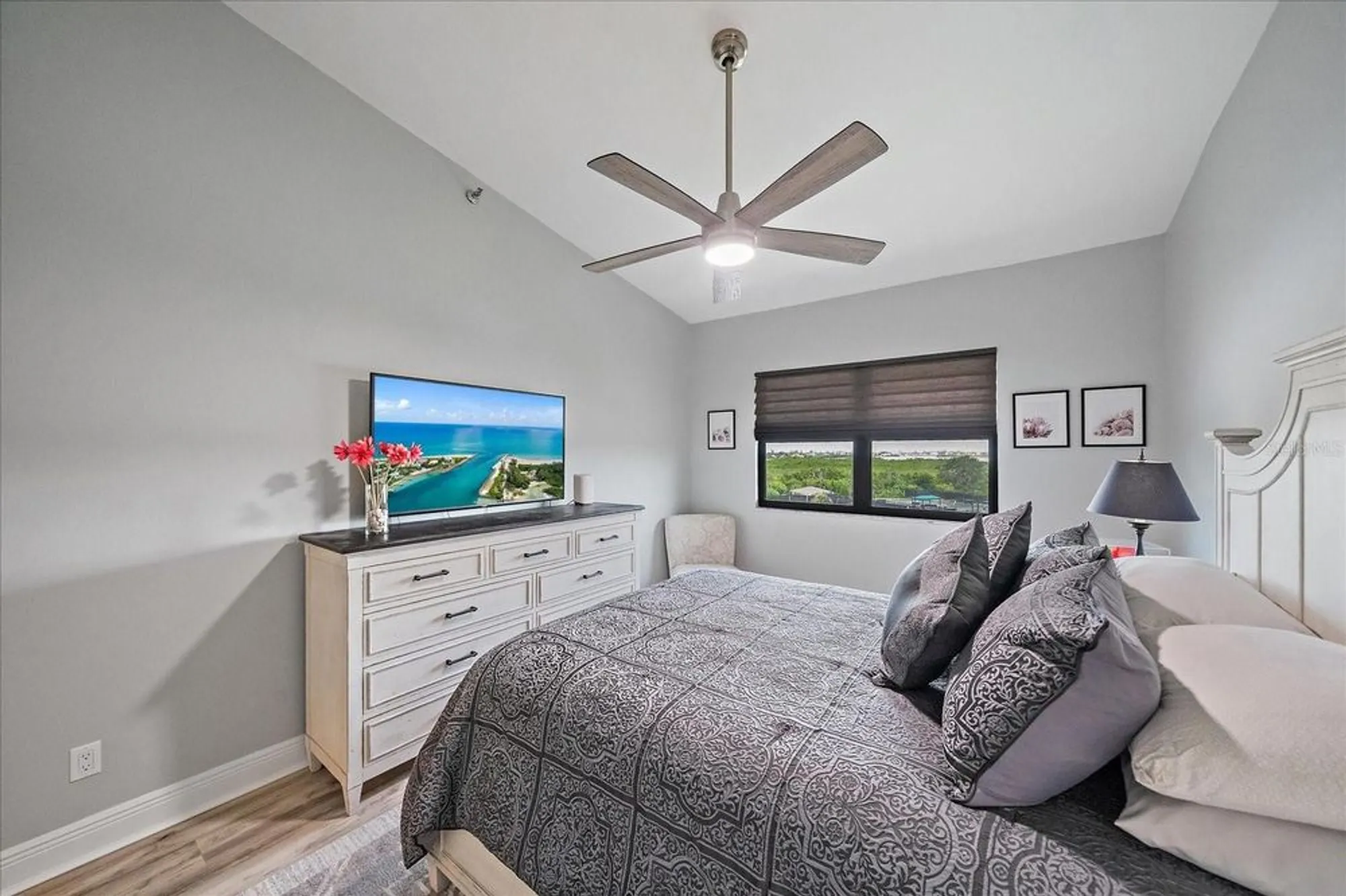 Property Slideshow image 26 of 52 | 5400 eagles point cir apt 405, Sarasota, FL, 34231