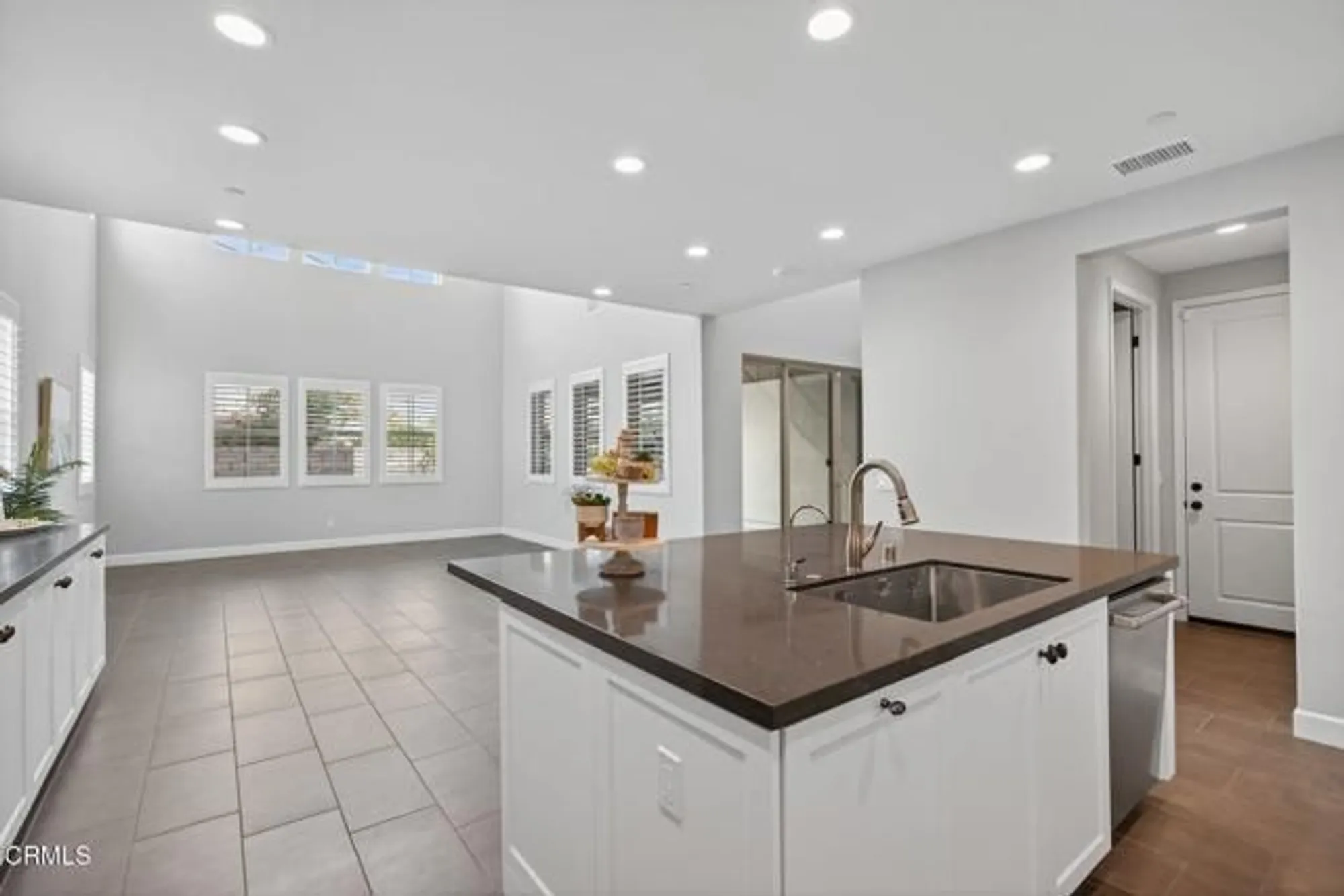 Property Slideshow image 18 of 78 | 2420 quartsite dr, Camarillo, CA, 93012