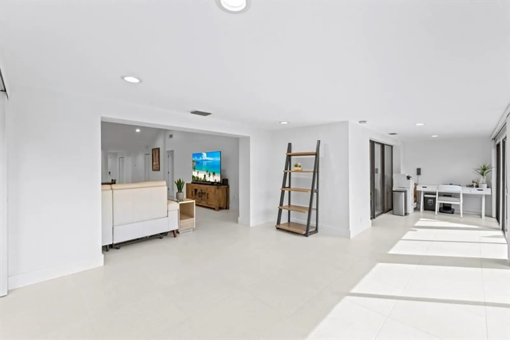 Property Slideshow image 28 of 48 | 8020 eastlake dr # 11a, Boca Raton, FL, 33433