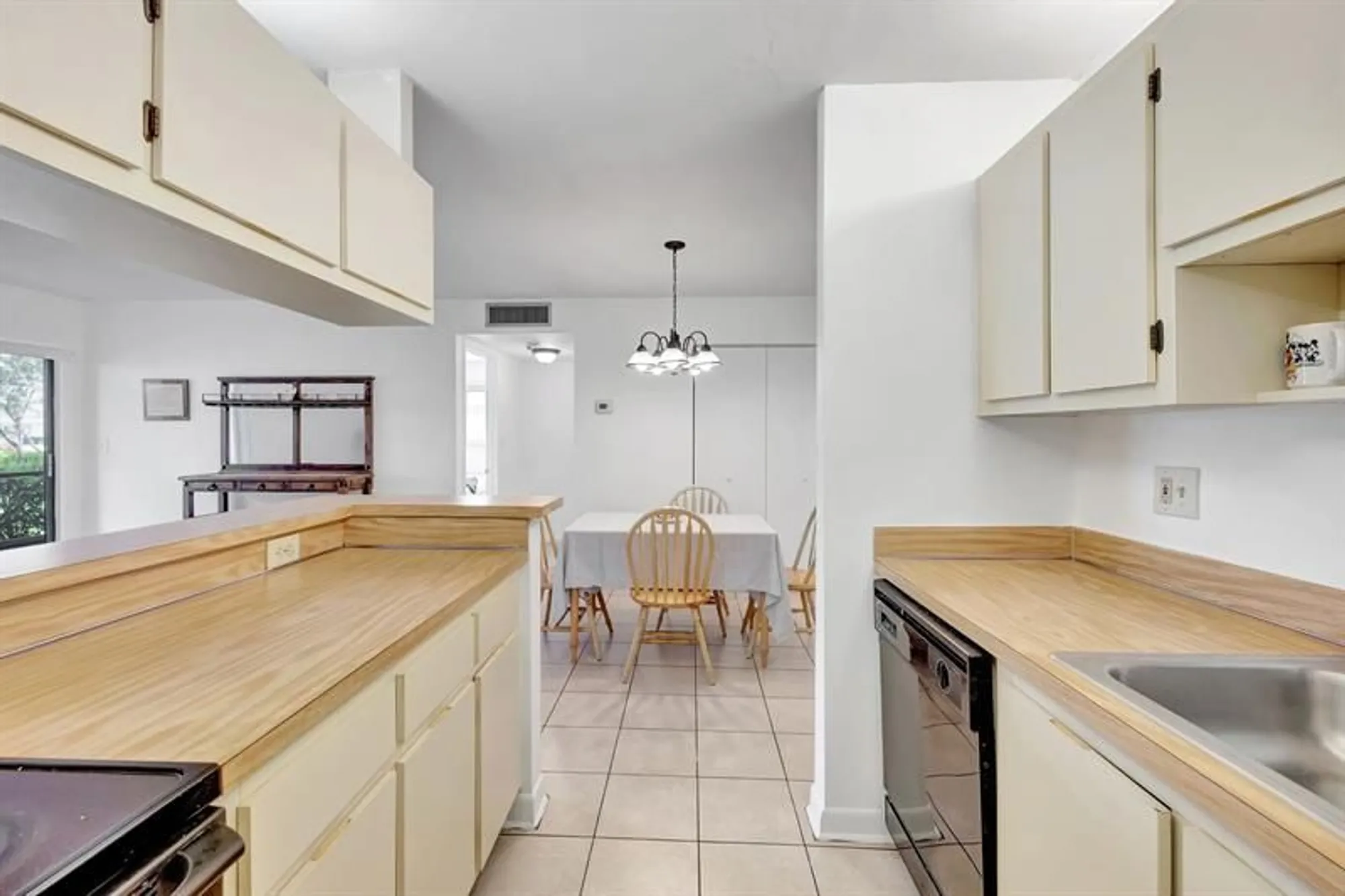 Property Slideshow image 12 of 25 | 9460 s belfort cir # l3-111, Tamarac, FL, 33321