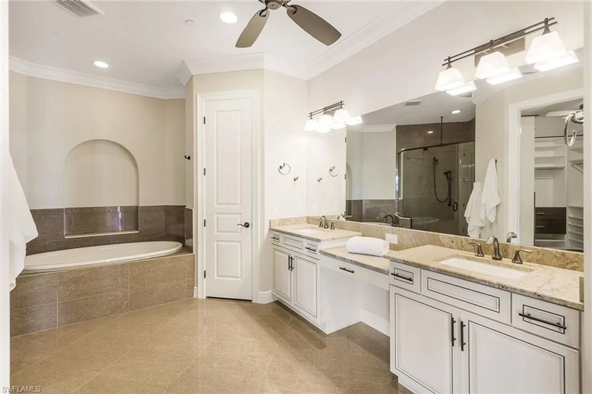 Property Slideshow image 22 of 49 | 4780 via del corso ln 402, Bonita Springs, FL, 34134