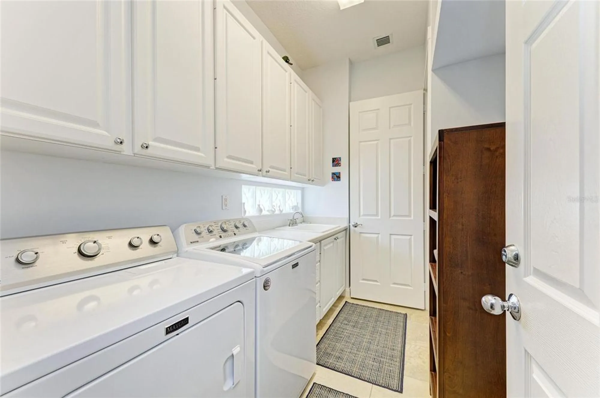 Property Slideshow image 37 of 65 | 5827 benevento dr, Sarasota, FL, 34238