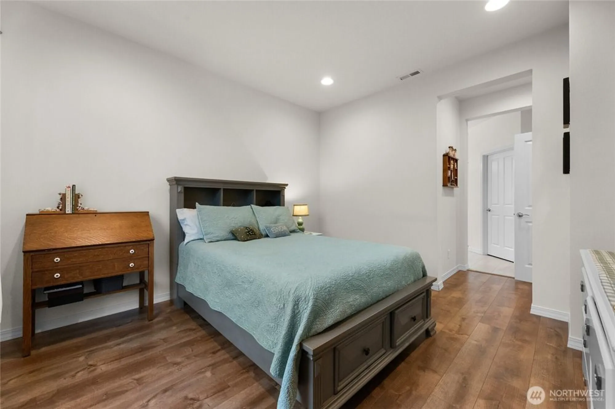 Property Slideshow image 19 of 33 | 22701 se 237th pl, Maple Valley, WA, 98038