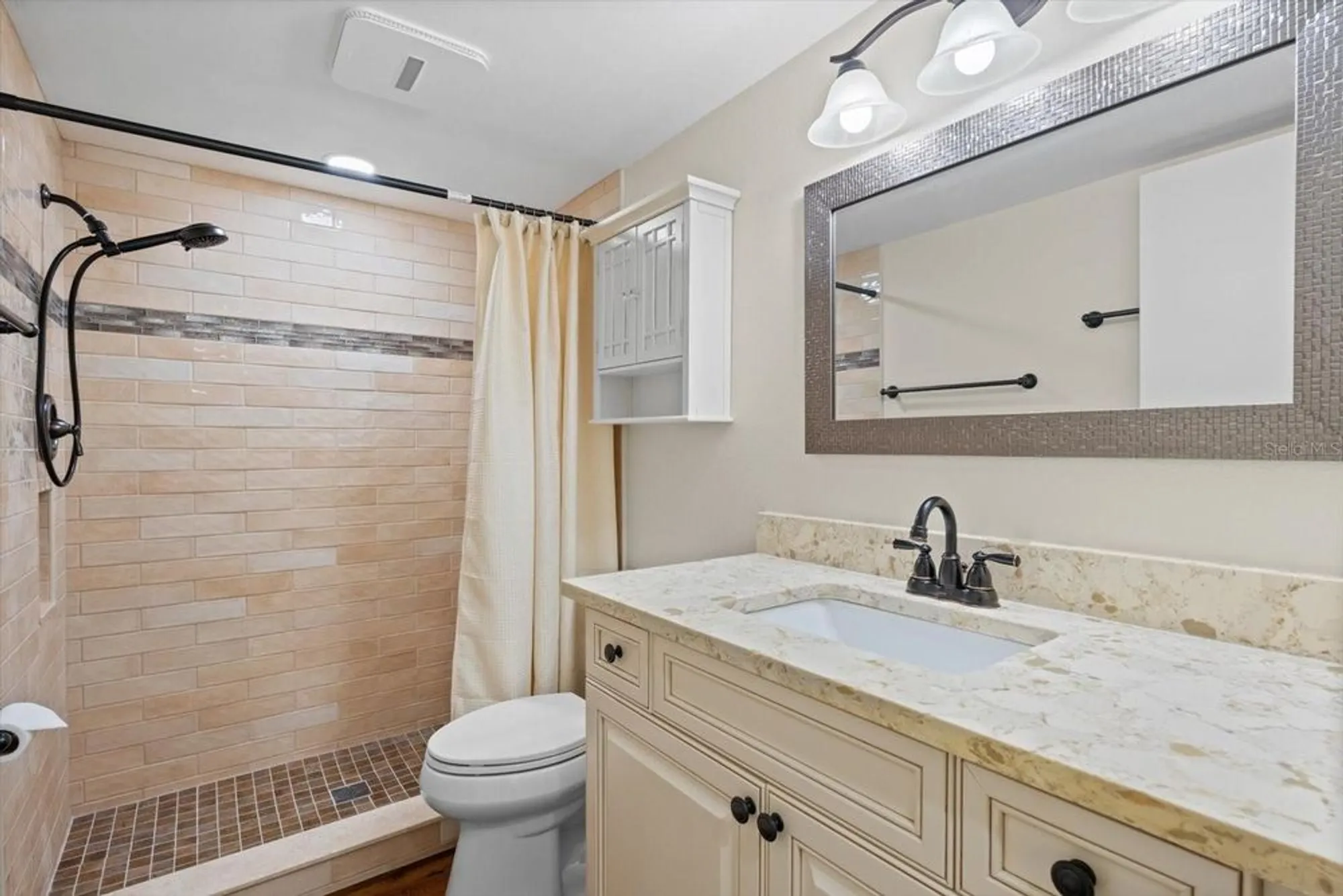 Property Slideshow image 23 of 33 | 2522 clubhouse dr unit 204, Sarasota, FL, 34232