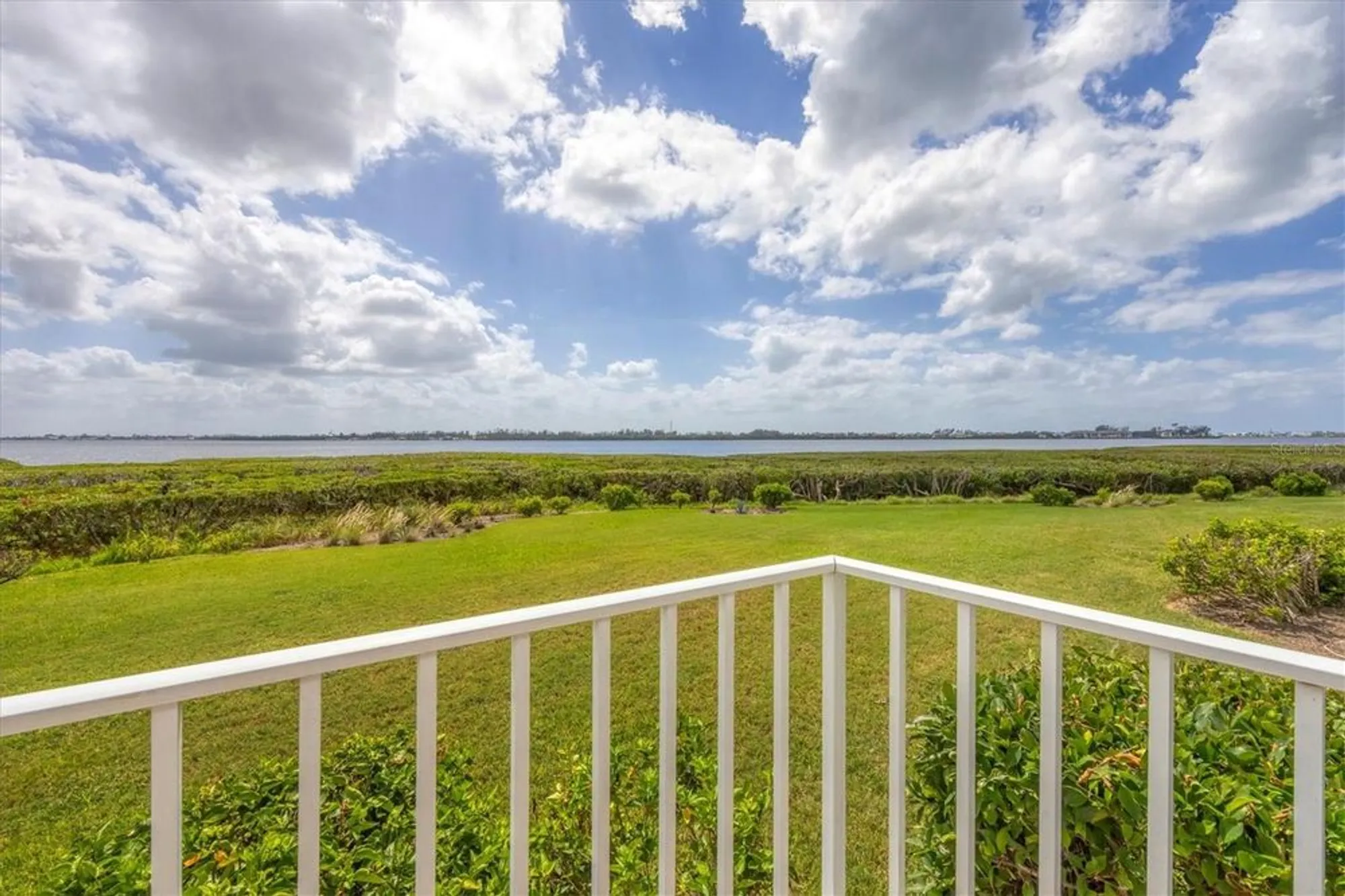 Property Slideshow image 27 of 28 | 1153 edgewater cir, Bradenton, FL, 34209