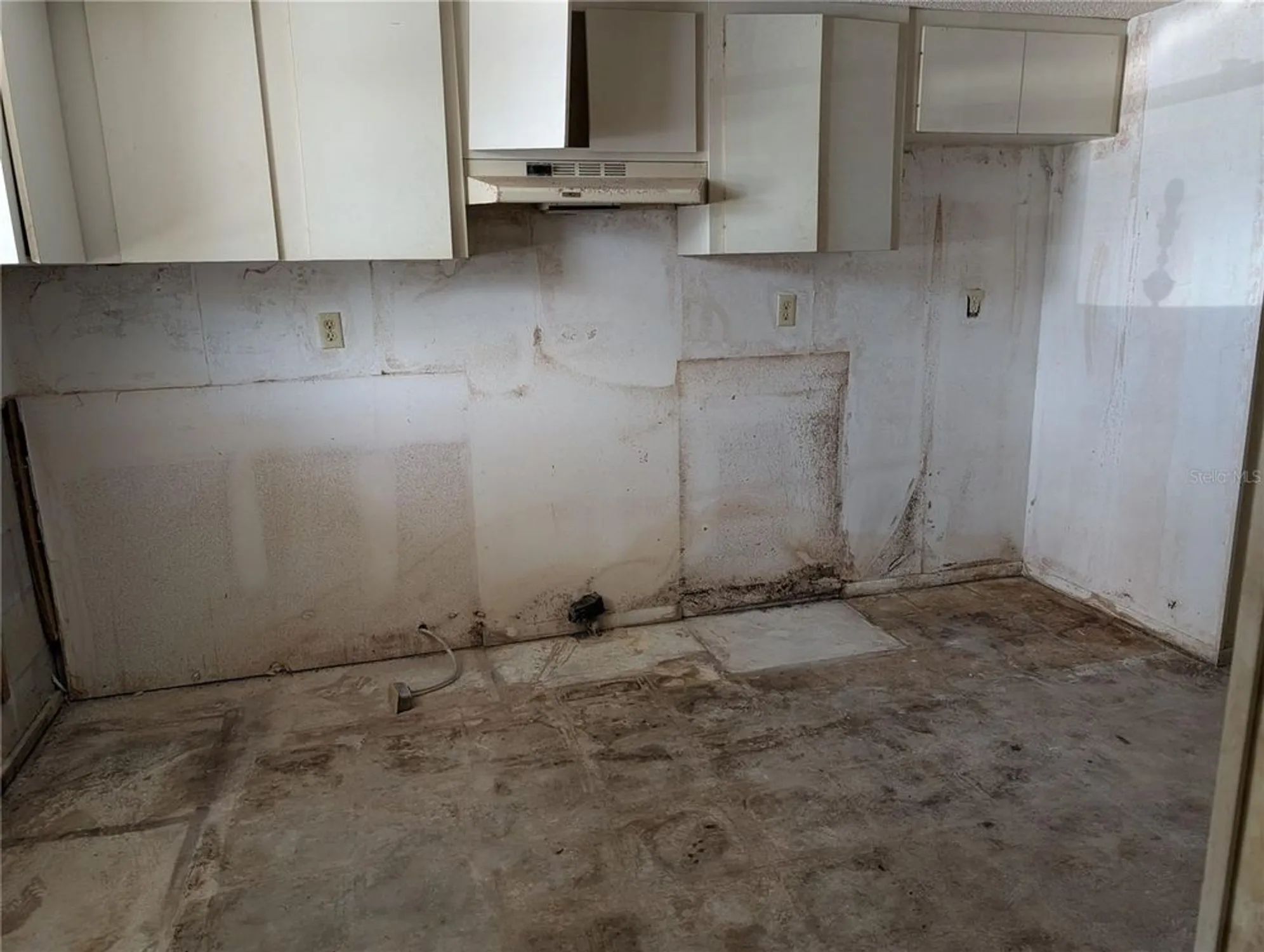 Property Slideshow image 3 of 18 | 3074 lake bayshore dr # o-120, Bradenton, FL, 34205