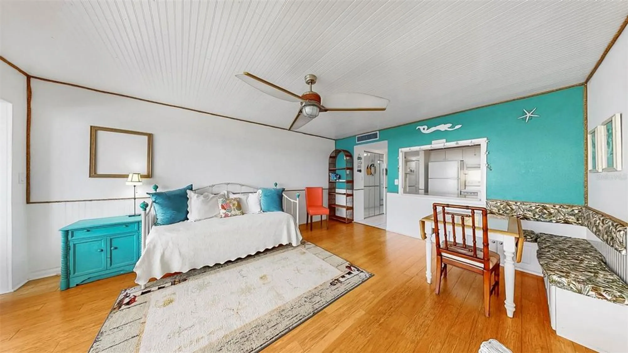 Property Slideshow image 32 of 46 | 4550 cove cir apt 605, Saint Petersburg, FL, 33708