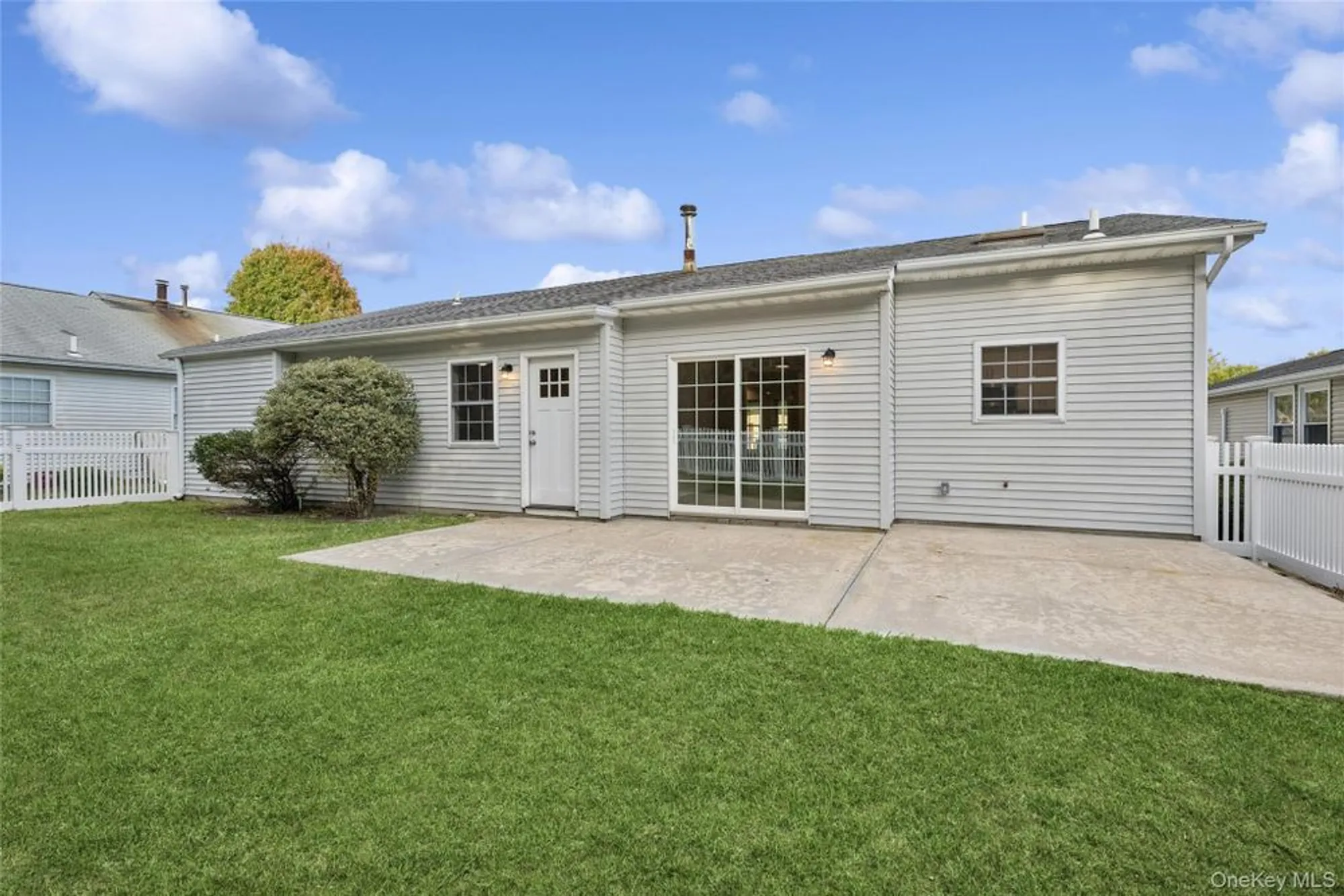 Property Slideshow image 22 of 28 | 99 village cir, Manorville, NY, 11949