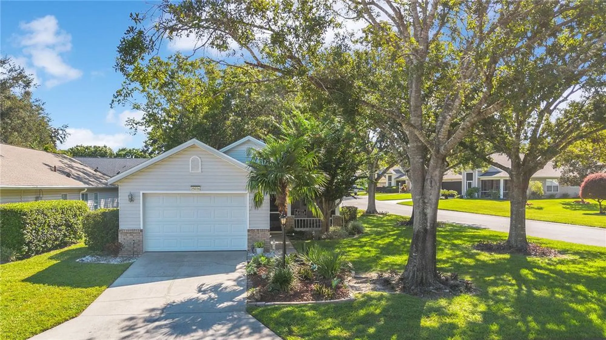 Property Slideshow image 27 of 39 | 25036 cranes roost cir, Leesburg, FL, 34748