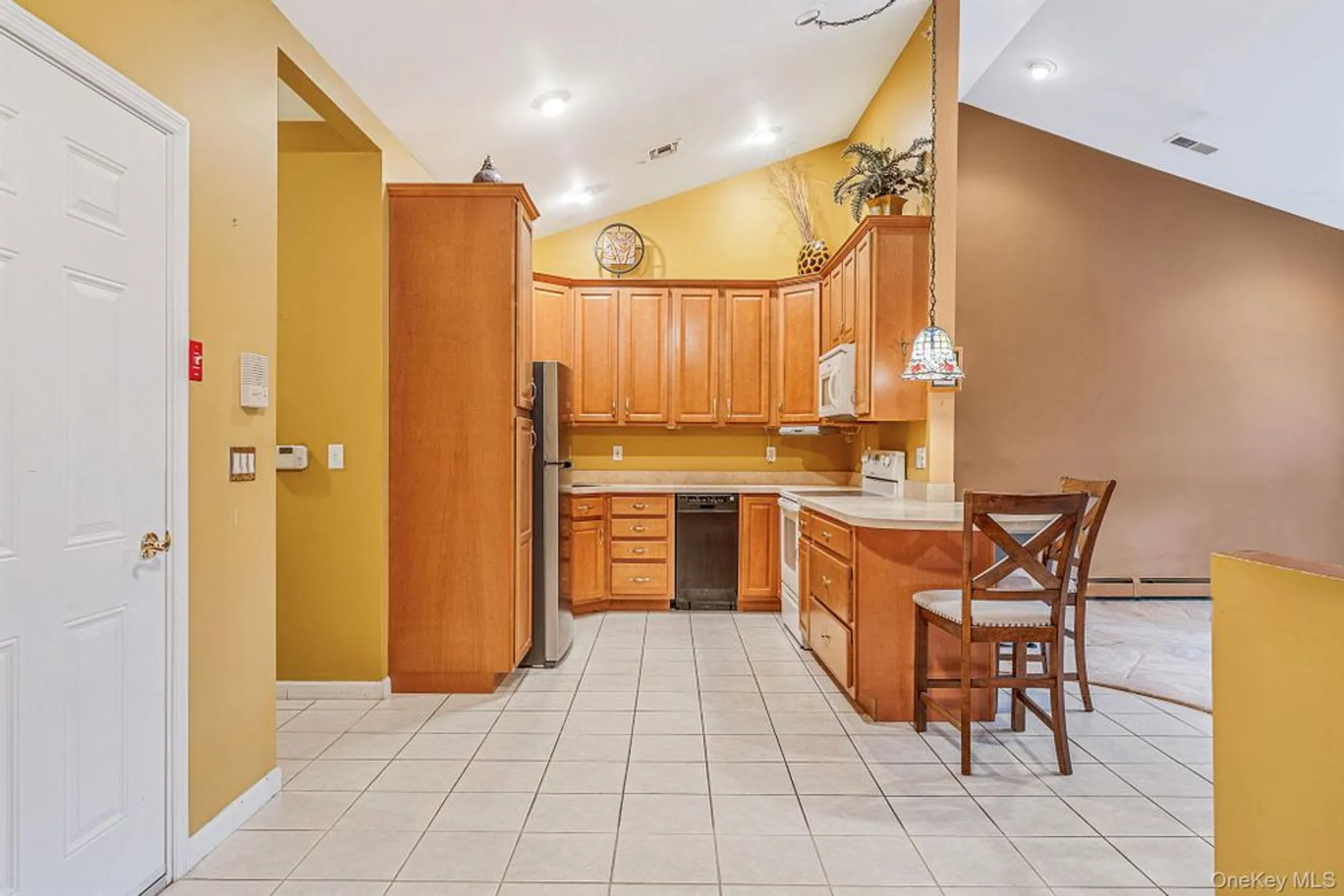 Property Slideshow image 6 of 16 | 66 sarah ct, Amityville, NY, 11701