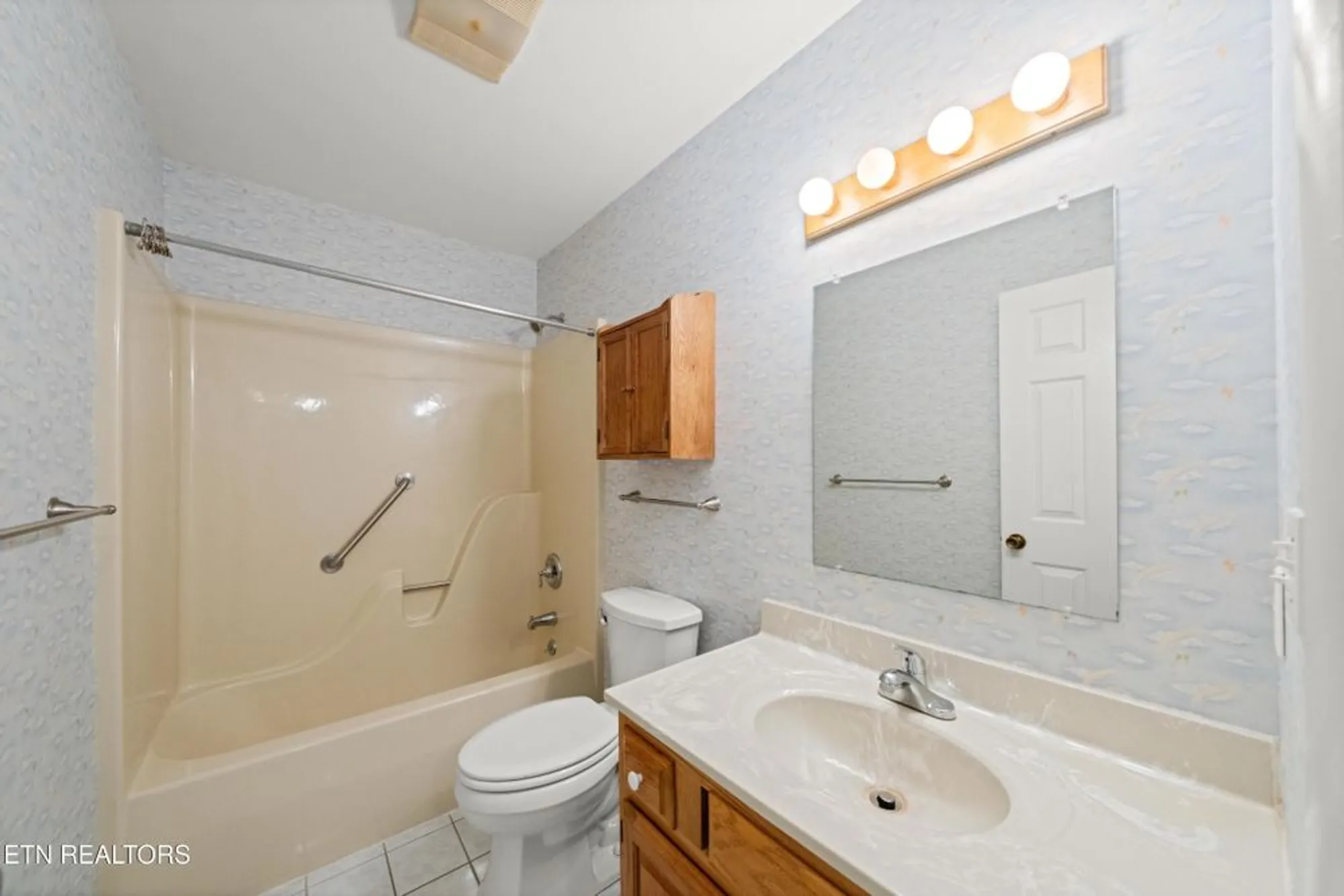 Property Slideshow image 16 of 29 | 238 lakeview dr, Crossville, TN, 38558