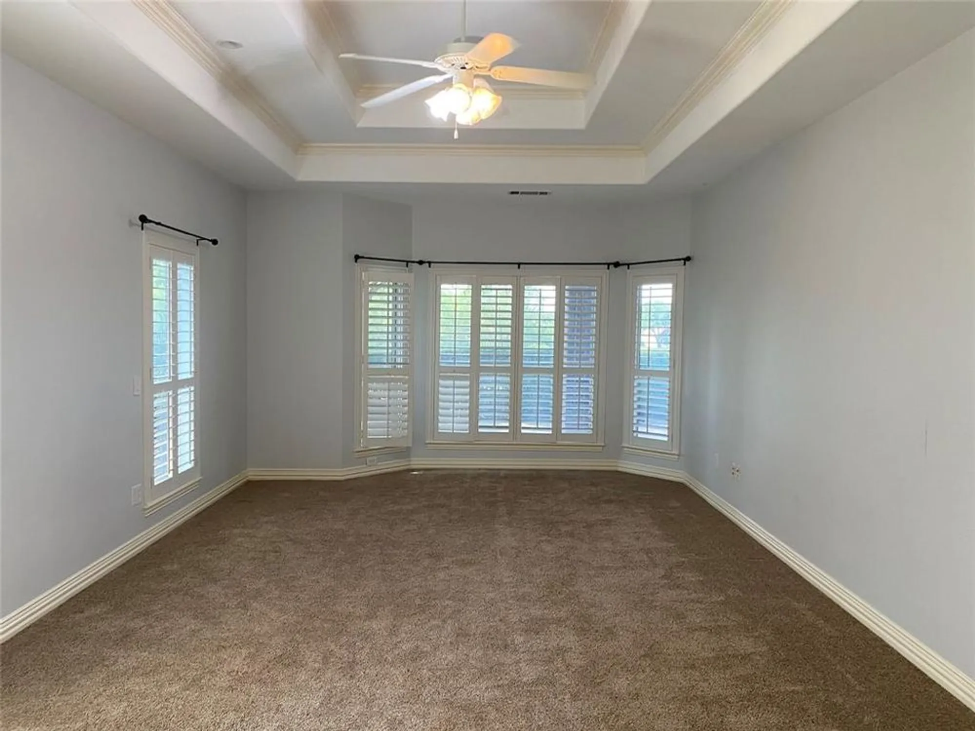 Property Slideshow image 9 of 24 | 9909 grandview dr, Denton, TX, 76207