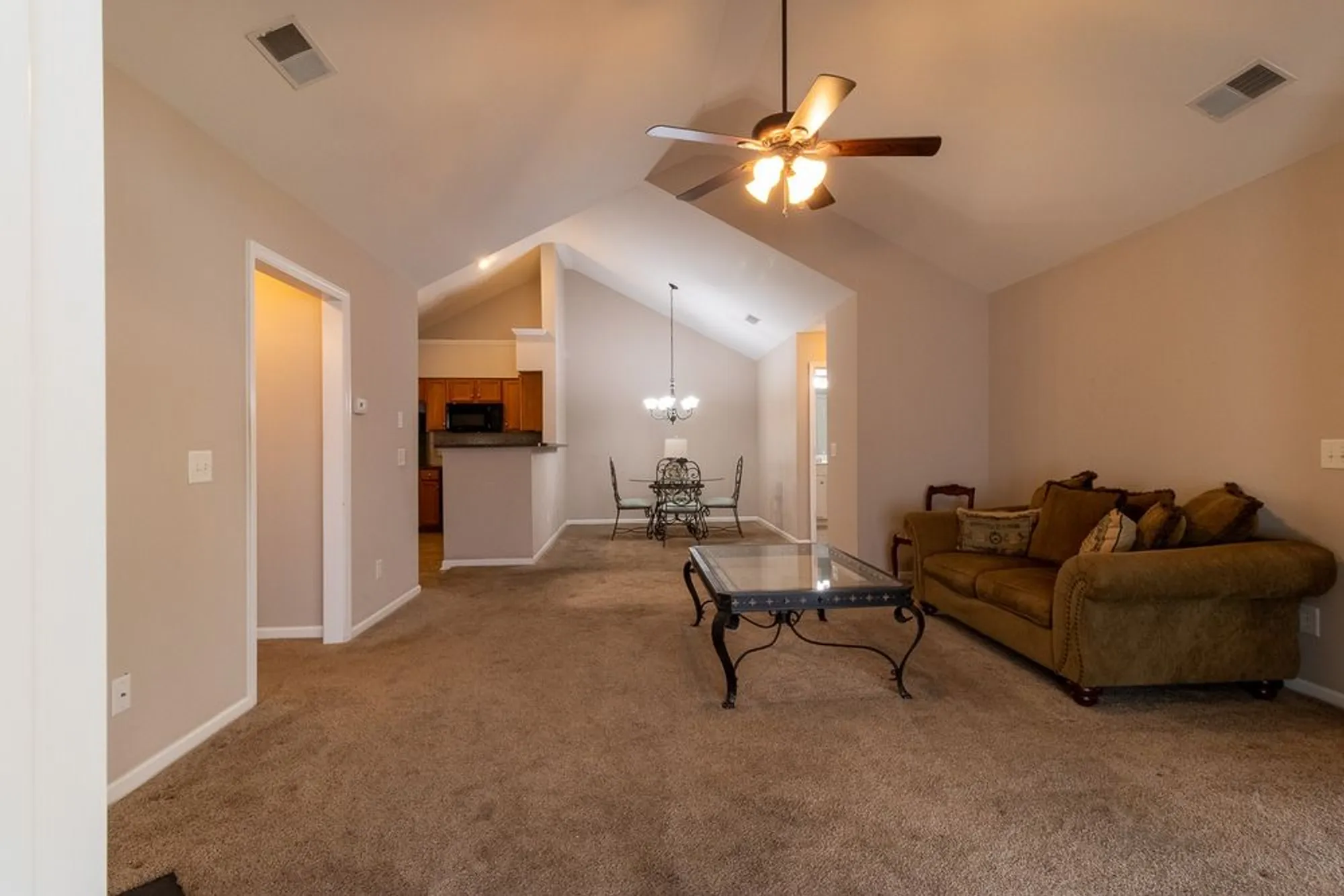 Property Slideshow image 10 of 29 | 825 s browns ln 1301, Gallatin, TN, 37066