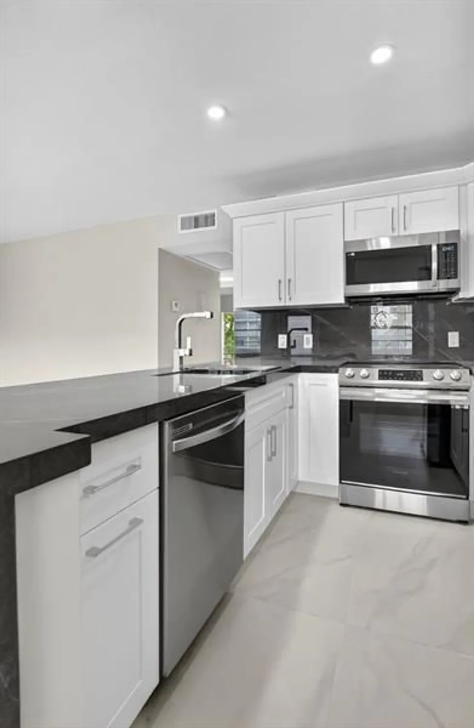 Property Slideshow image 8 of 69 | 186 upminster i # 186, Deerfield Beach, FL, 33442