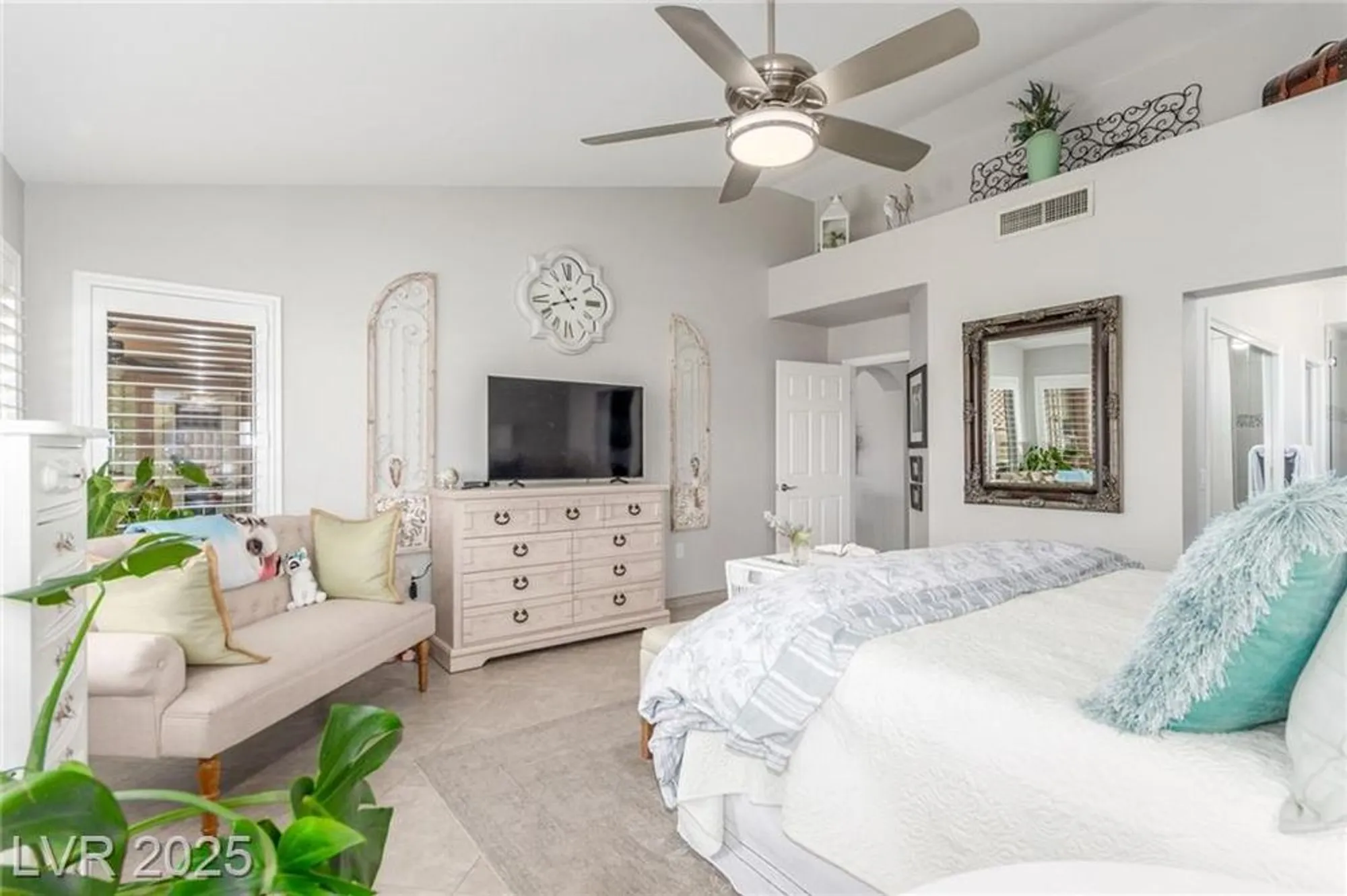 Property Slideshow image 19 of 30 | 2456 desert glen dr, Las Vegas, NV, 89134